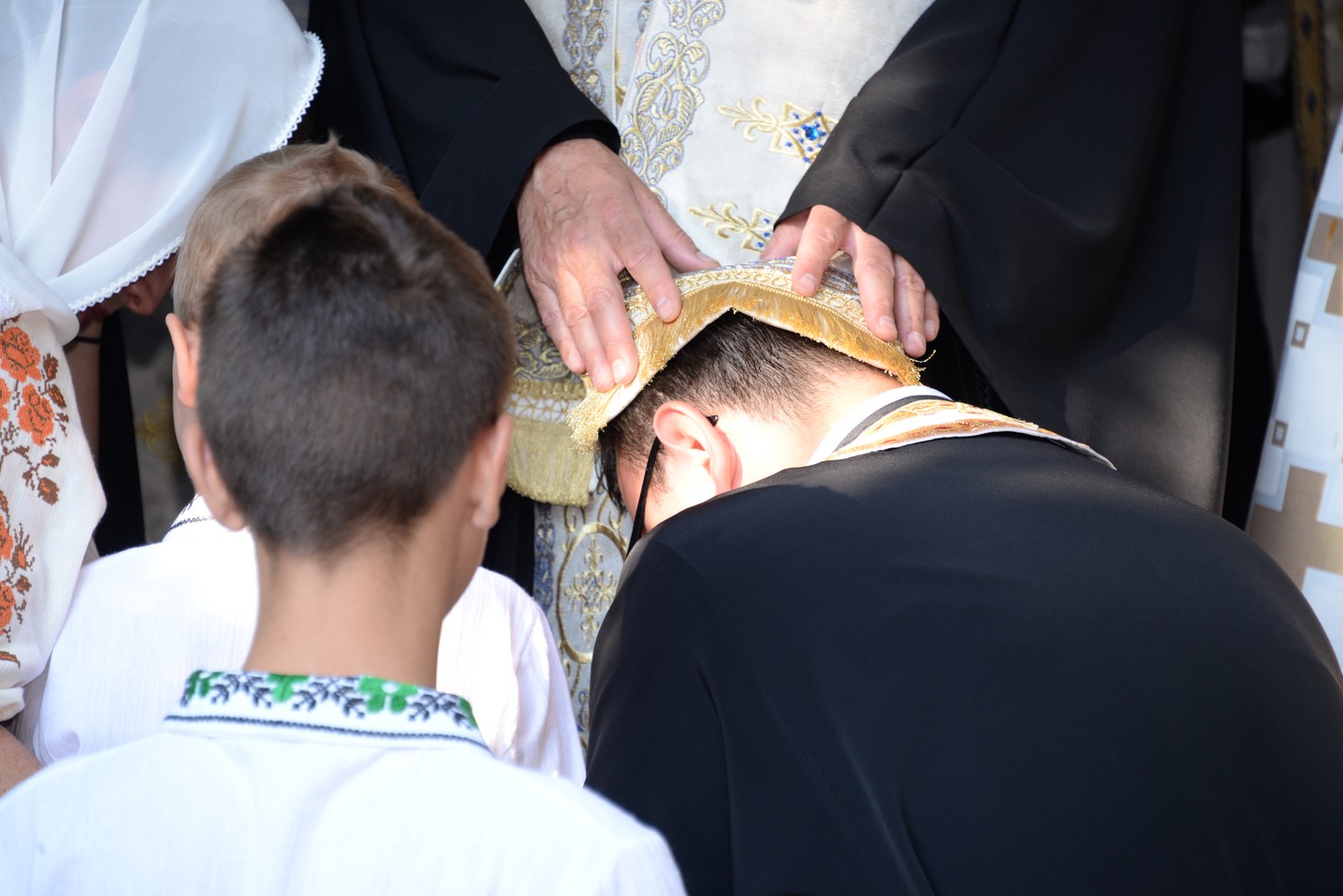 IPS Mitropolit Teofan a sfințit altarul de vară al Parohiei Poienița: a fost prima vizită a ierarhului în această localitate