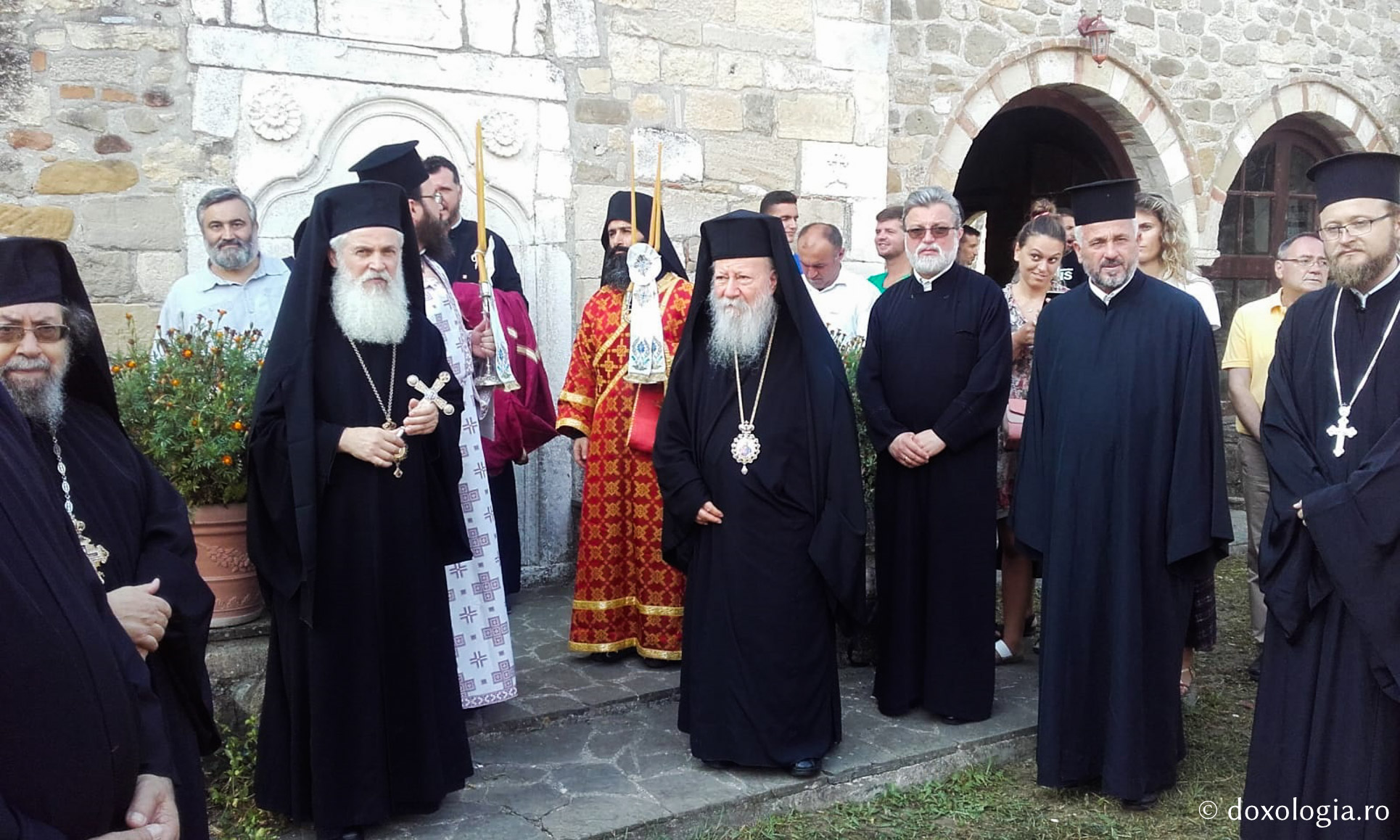 (Foto) Hramul Sfântului Cosma Etolul 2019 - mănăstirea din Albania care adăpostește mormântul Sfântului