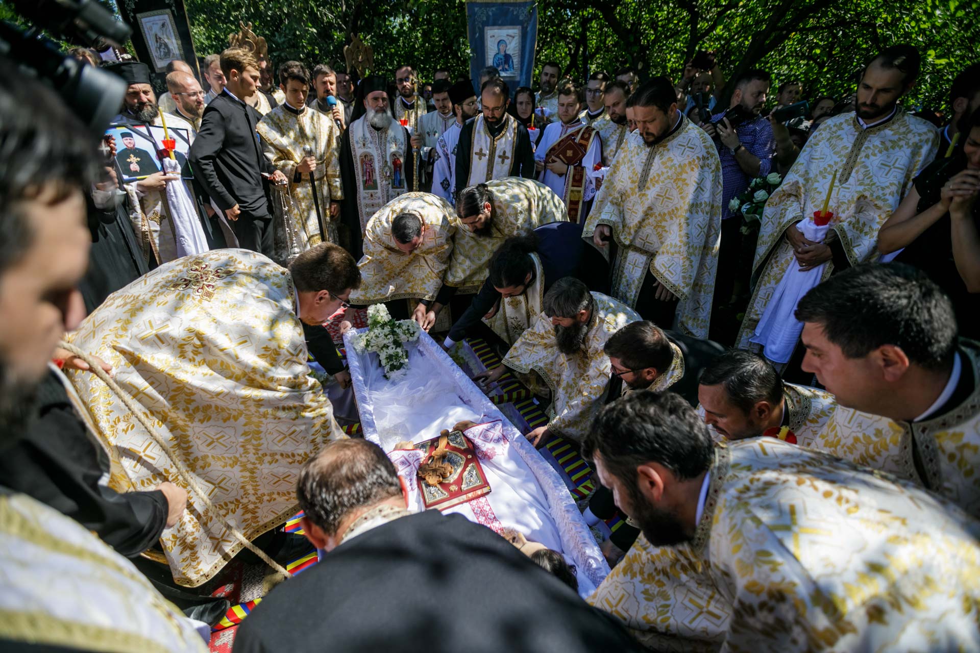 Foto: pr. Silviu Cluci Părintele Marius Gabriel Bărăscu a fost înmormântat