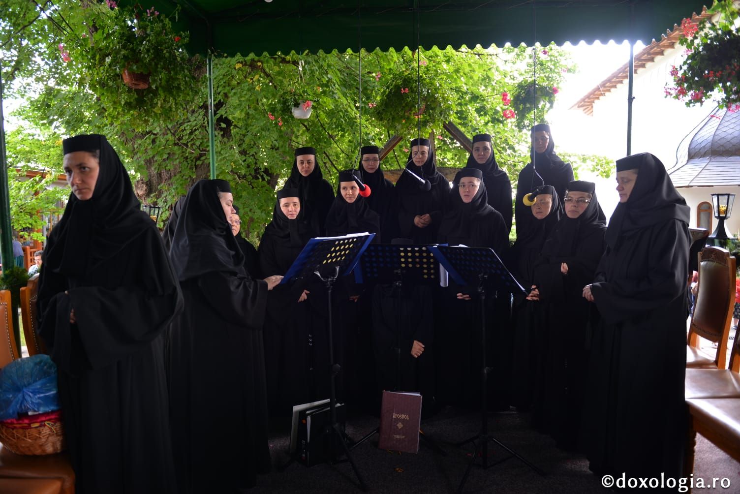 Sărbătorile Mănăstirii Văratec: IPS Teofan a slujit în cinstea Sfântului Gheorghe Pelerinul