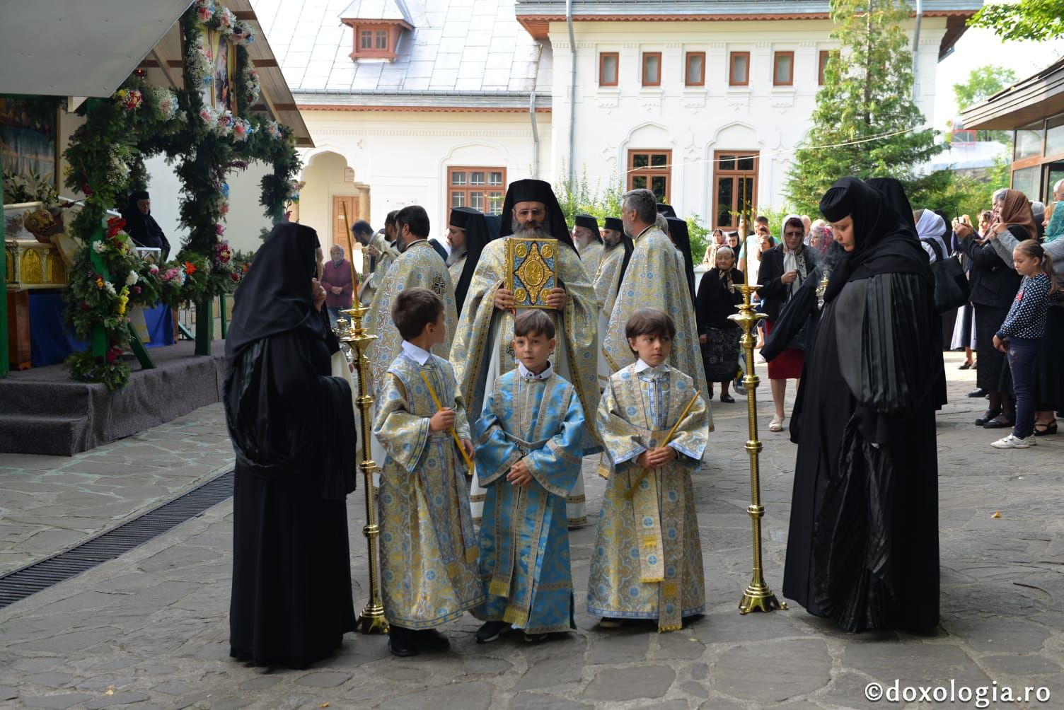 Sărbătorile Mănăstirii Văratec: IPS Teofan a slujit în cinstea Sfântului Gheorghe Pelerinul