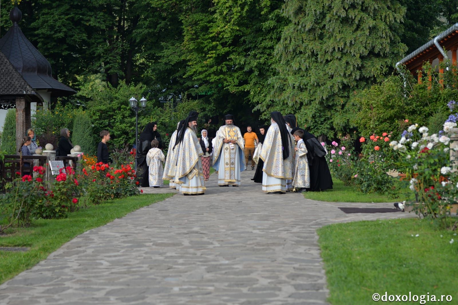 Sărbătorile Mănăstirii Văratec: IPS Teofan a slujit în cinstea Sfântului Gheorghe Pelerinul