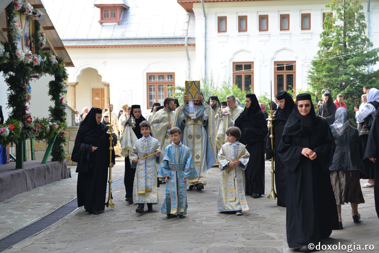 Sărbătorile Mănăstirii Văratec: IPS Teofan a slujit în cinstea Sfântului Gheorghe Pelerinul