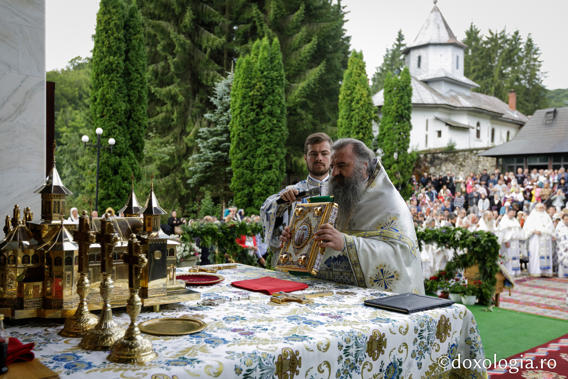 Sărbătoarea Sfintei Teodora de la Sihla la Mănăstirea Sihăstria: 4 ierarhi ai Bisericii noastre au oficiat Sfânta Liturghie