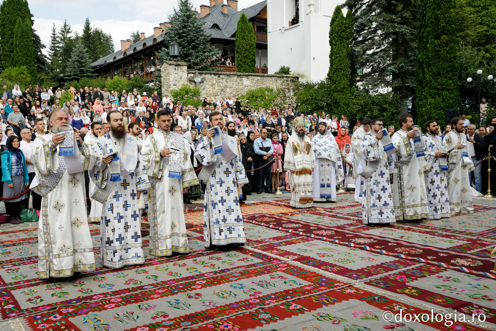 Sărbătoarea Sfintei Teodora de la Sihla la Mănăstirea Sihăstria: 4 ierarhi ai Bisericii noastre au oficiat Sfânta Liturghie