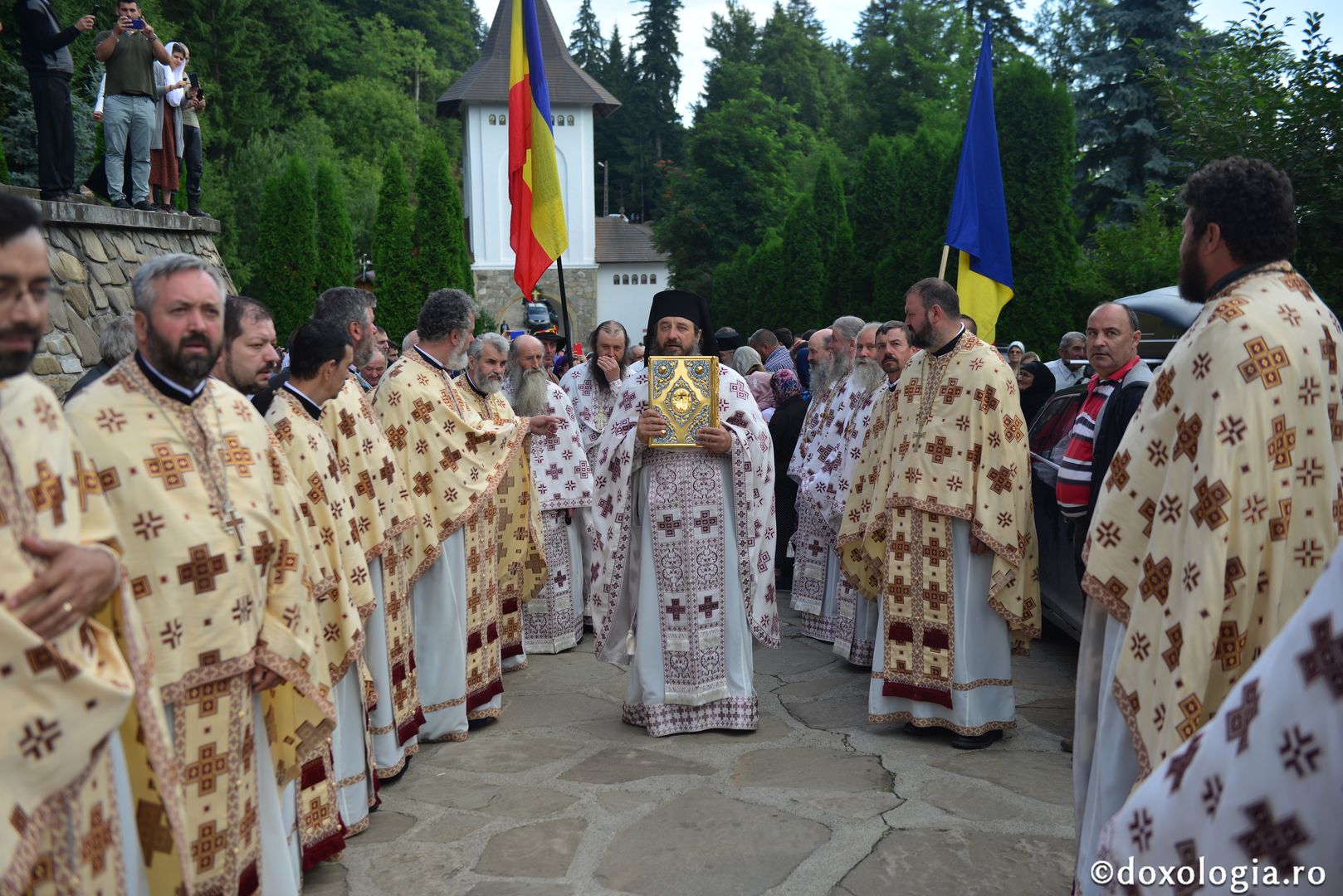 Părintele Mitropolit Serafim la Mănăstirea Sihla: „Pentru că a făcut această asceză, Sfânta Teodora a biruit firea ei pământească”