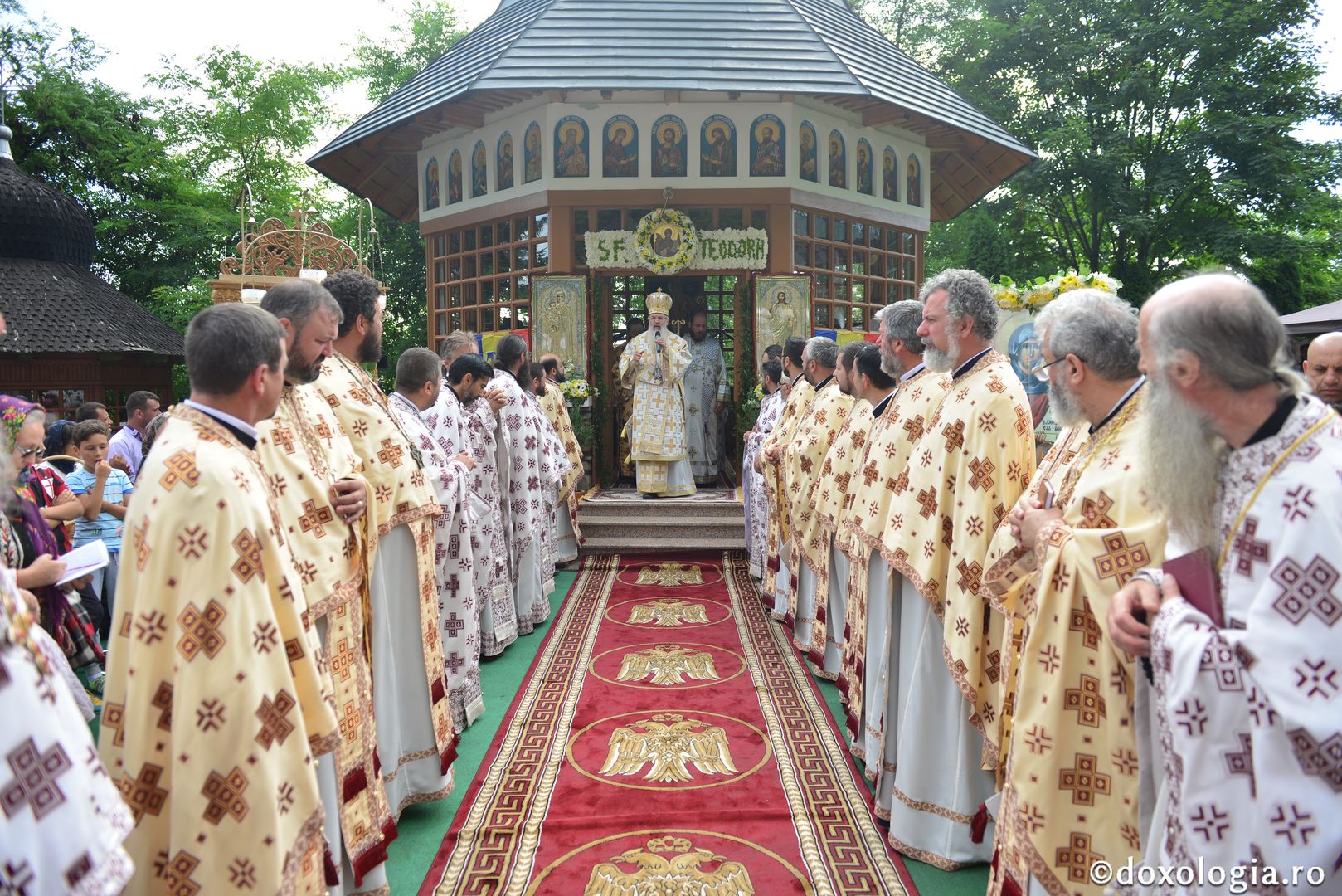 Părintele Mitropolit Serafim la Mănăstirea Sihla: „Pentru că a făcut această asceză, Sfânta Teodora a biruit firea ei pământească”