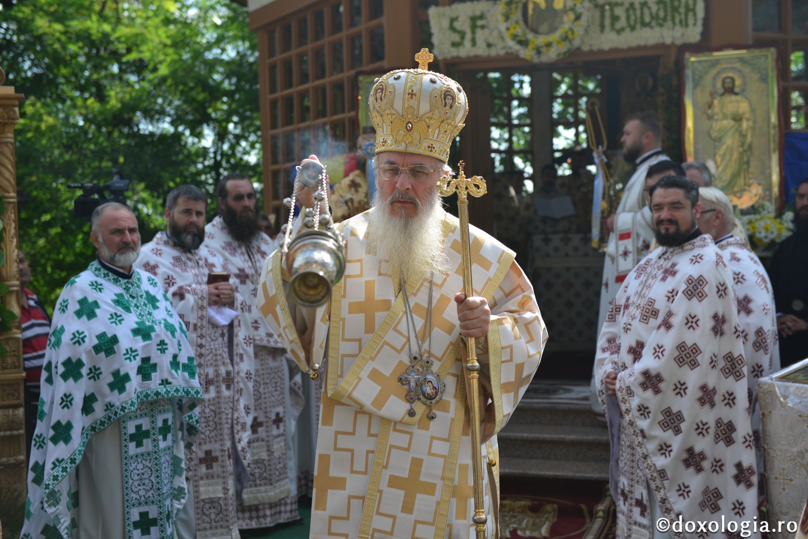 Părintele Mitropolit Serafim la Mănăstirea Sihla: „Pentru că a făcut această asceză, Sfânta Teodora a biruit firea ei pământească”