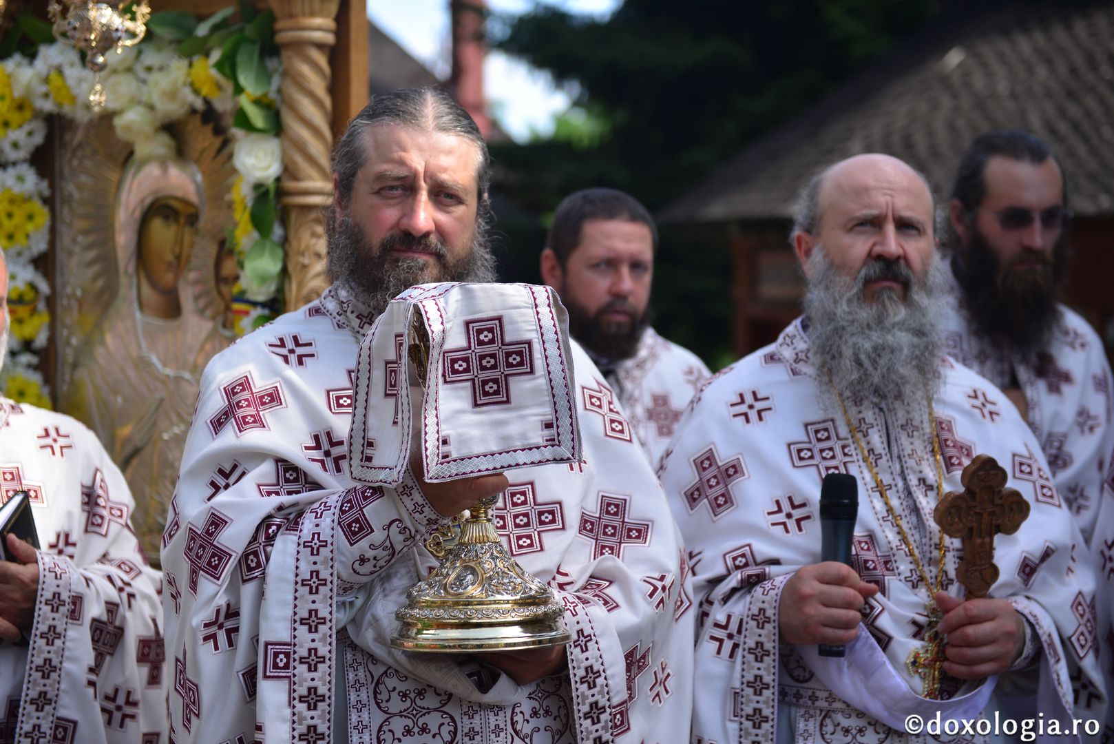 Părintele Mitropolit Serafim la Mănăstirea Sihla: „Pentru că a făcut această asceză, Sfânta Teodora a biruit firea ei pământească”