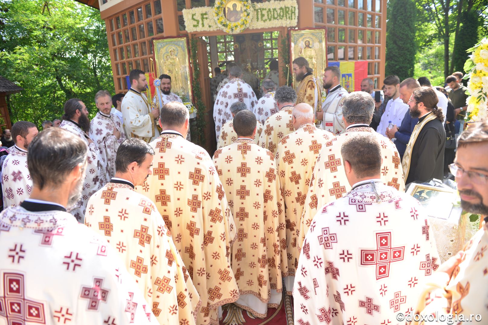 Părintele Mitropolit Serafim la Mănăstirea Sihla: „Pentru că a făcut această asceză, Sfânta Teodora a biruit firea ei pământească”