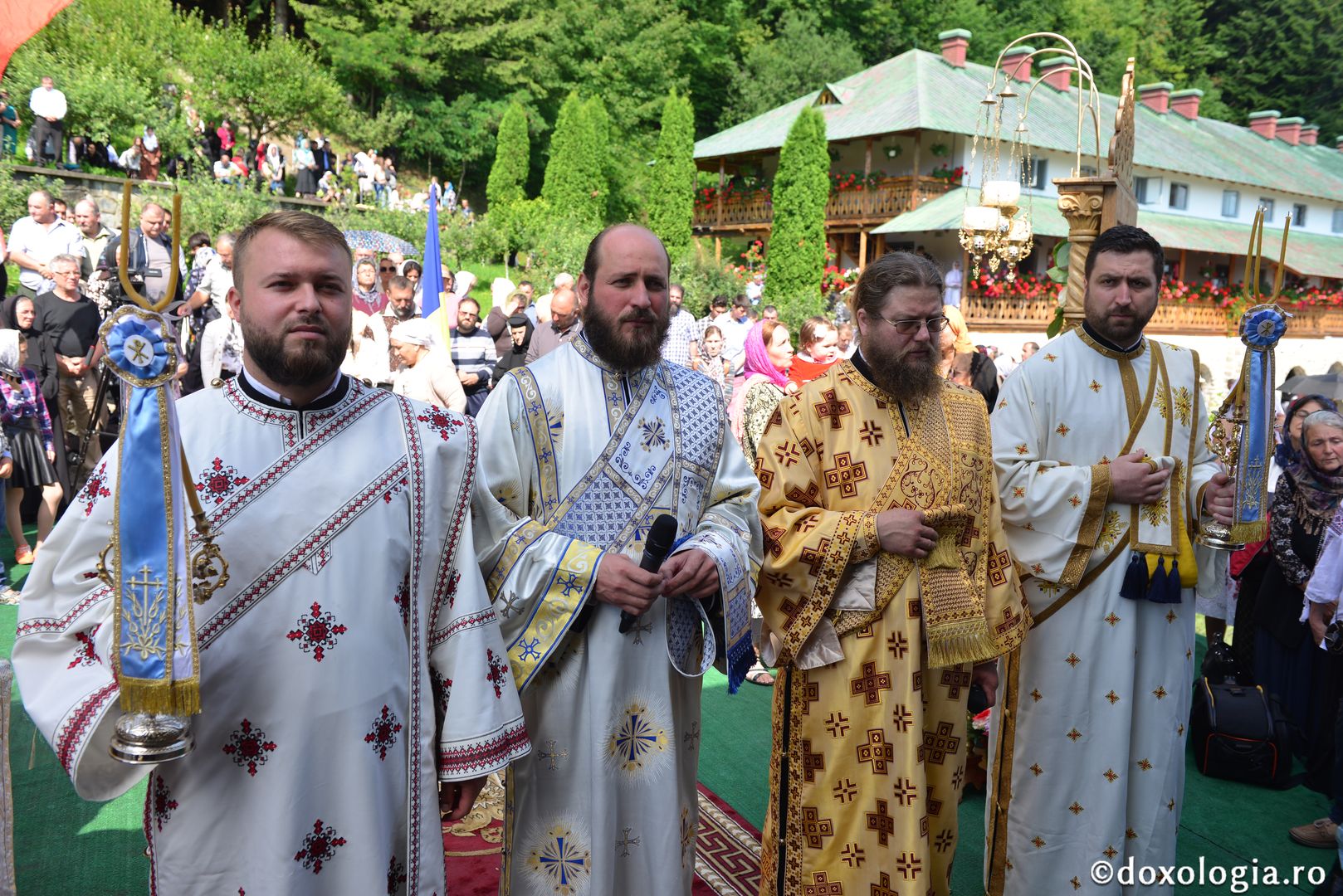 Părintele Mitropolit Serafim la Mănăstirea Sihla: „Pentru că a făcut această asceză, Sfânta Teodora a biruit firea ei pământească”