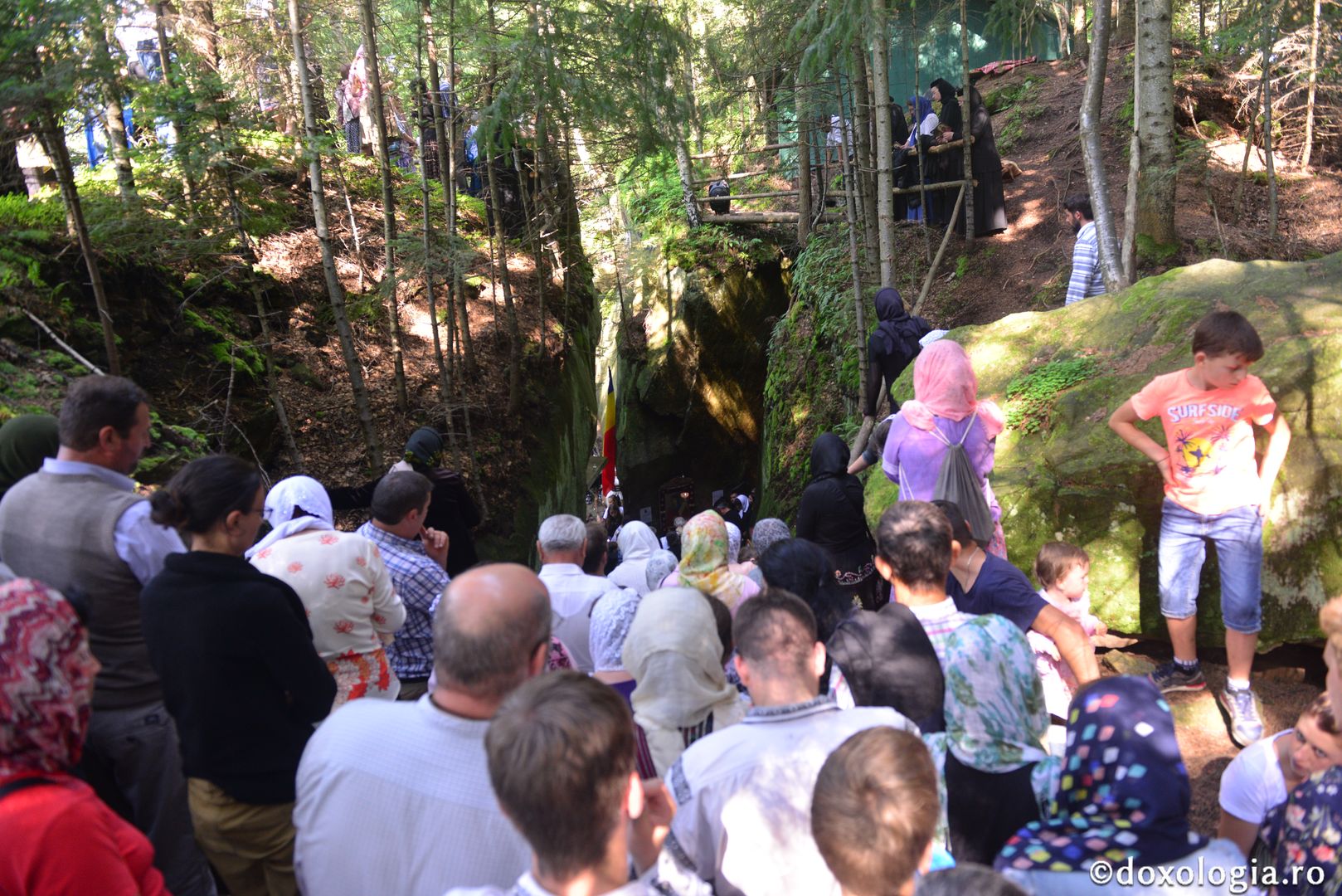 Părintele Mitropolit Serafim la Mănăstirea Sihla: „Pentru că a făcut această asceză, Sfânta Teodora a biruit firea ei pământească”