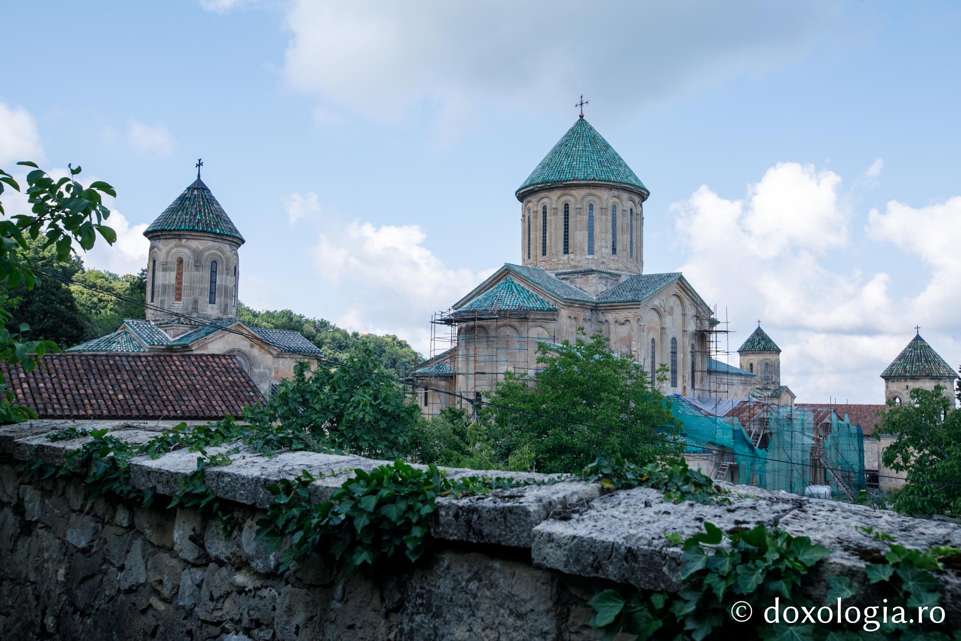 (Foto) Paşi de pelerin la Mănăstirea Gelati – Georgia