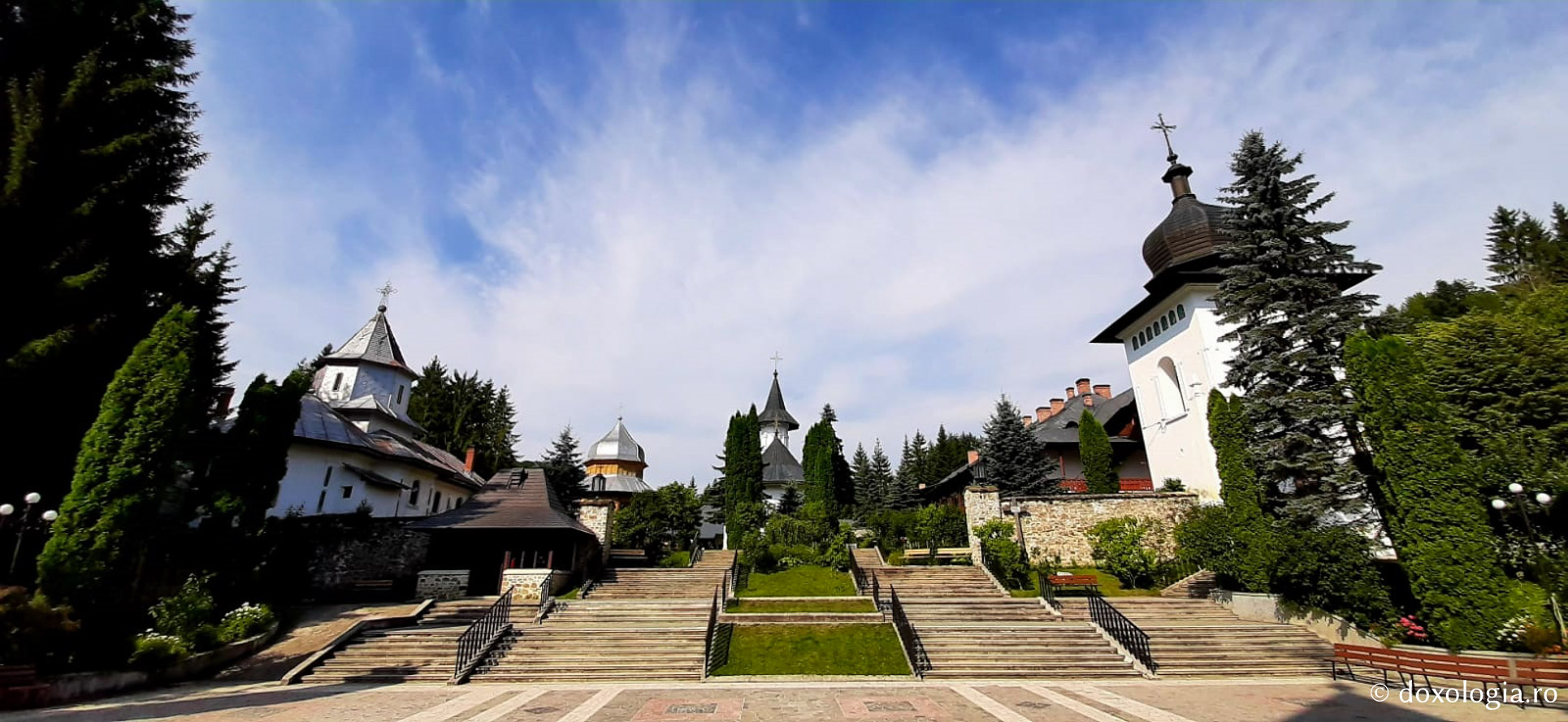 (Foto) Dimineață de august la Mănăstirea Sihăstria