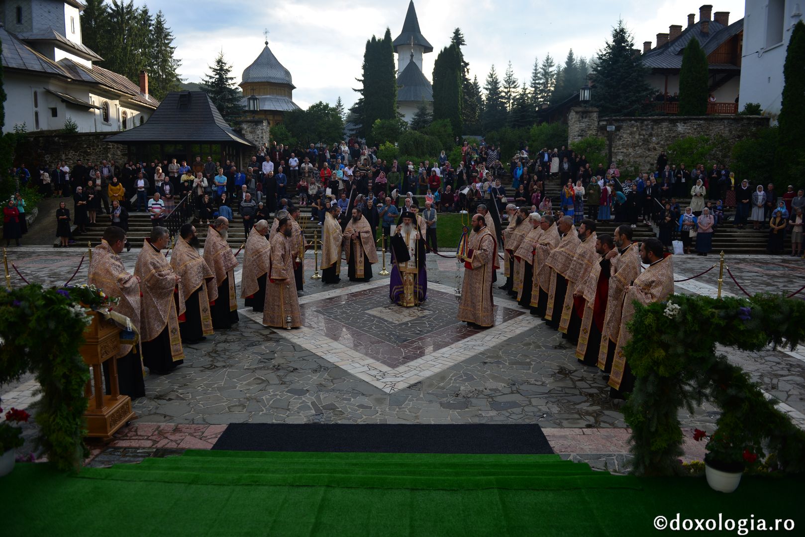 Sărbătoarea Sfintei Teodora de la Sihla la Mănăstirea Sihăstria: 4 ierarhi ai Bisericii noastre au oficiat Sfânta Liturghie