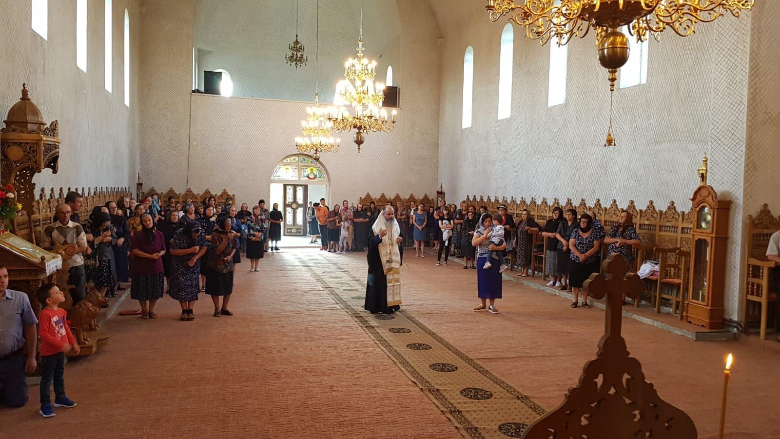 Slujire arhierească în Parohia Berezeni I