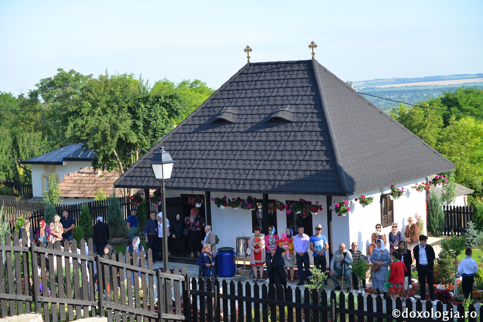 Mitropolitul Banatului a slujit la Schitul „Sfântul Ioan Iacob de la Neamț” din Crăiniceni - Horodiștea