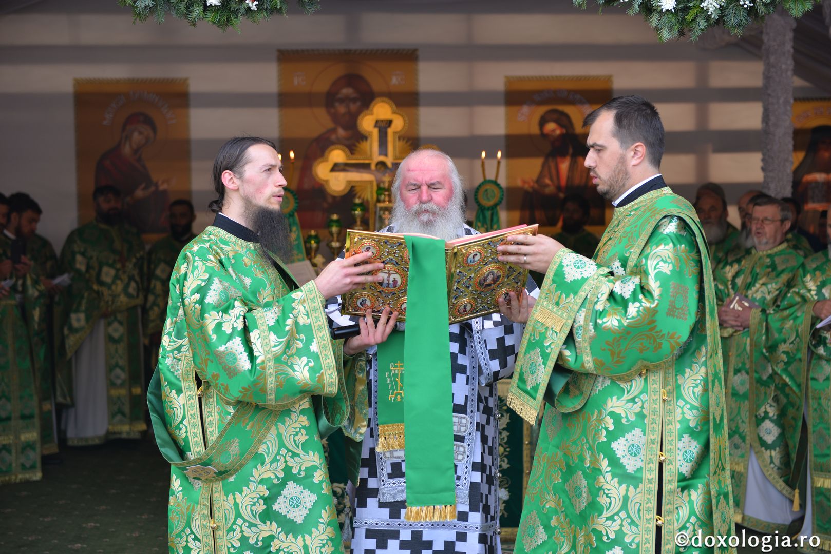 Mitropolitul Banatului a slujit la Schitul „Sfântul Ioan Iacob de la Neamț” din Crăiniceni - Horodiștea