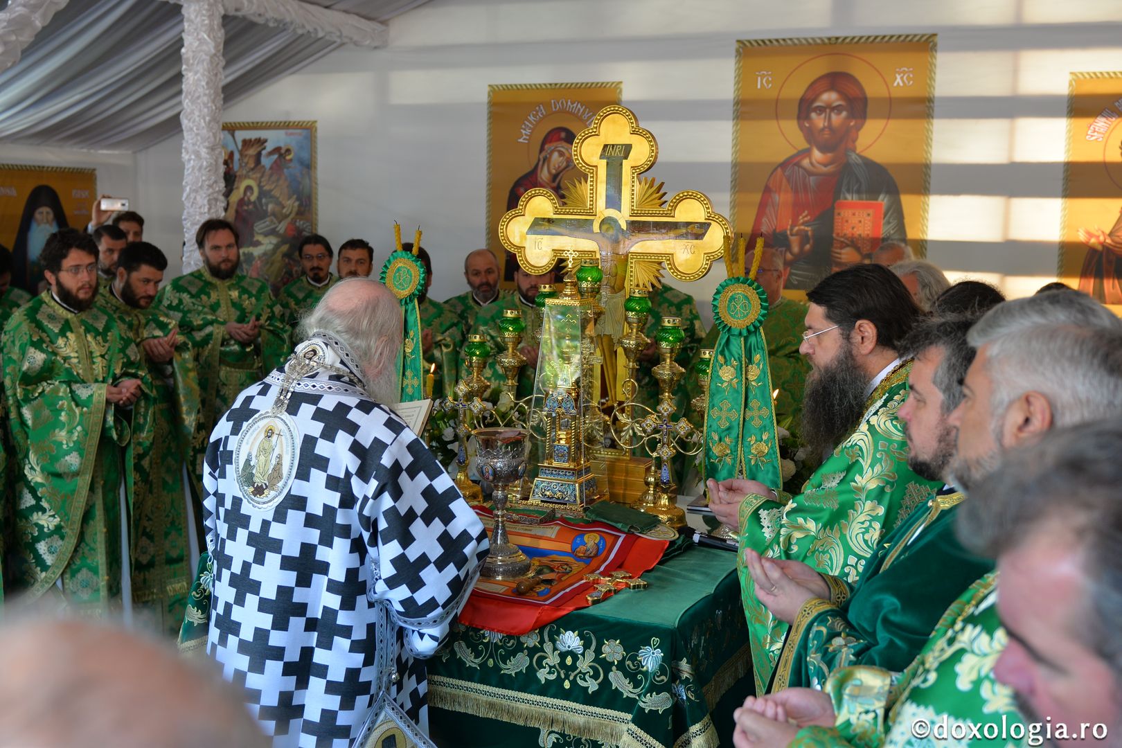 Mitropolitul Banatului a slujit la Schitul „Sfântul Ioan Iacob de la Neamț” din Crăiniceni - Horodiștea