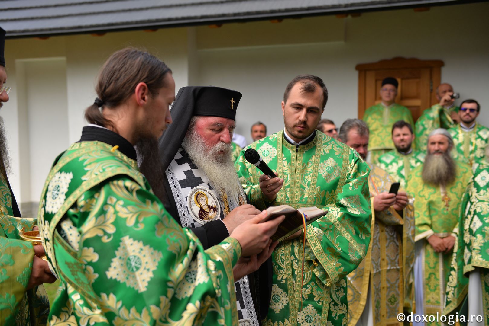 Mitropolitul Banatului a slujit la Schitul „Sfântul Ioan Iacob de la Neamț” din Crăiniceni - Horodiștea