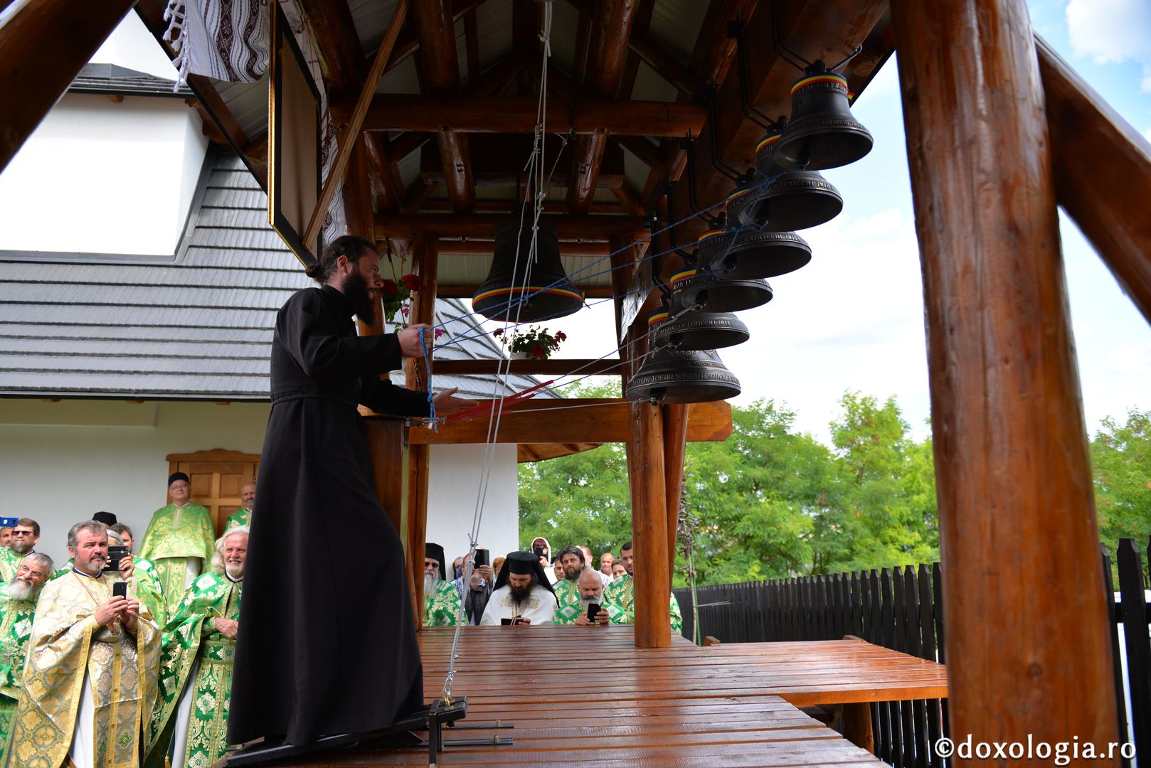 Mitropolitul Banatului a slujit la Schitul „Sfântul Ioan Iacob de la Neamț” din Crăiniceni - Horodiștea