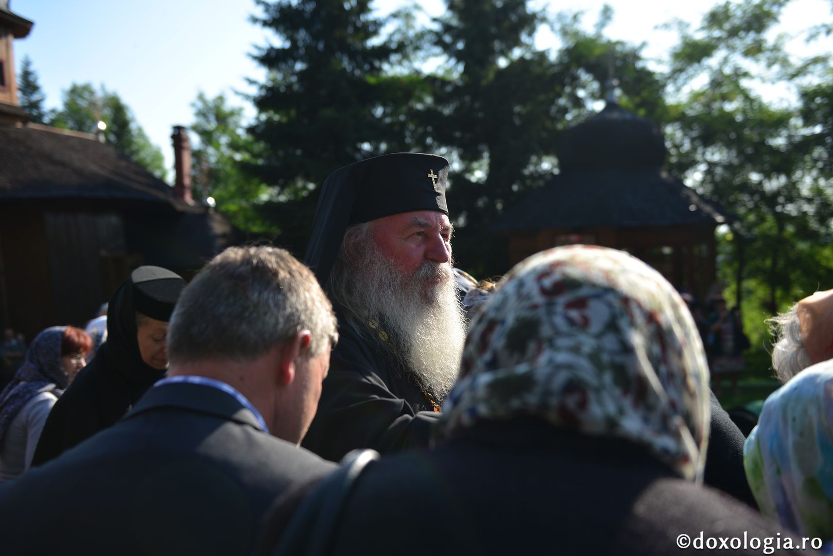 foto: Adrian Sârbu Slujbă arhierească la Mănăstirea Sihla - IPS Mitropolit Ioan: „Ce fericiți au fost că au gustat din lumina taborică”