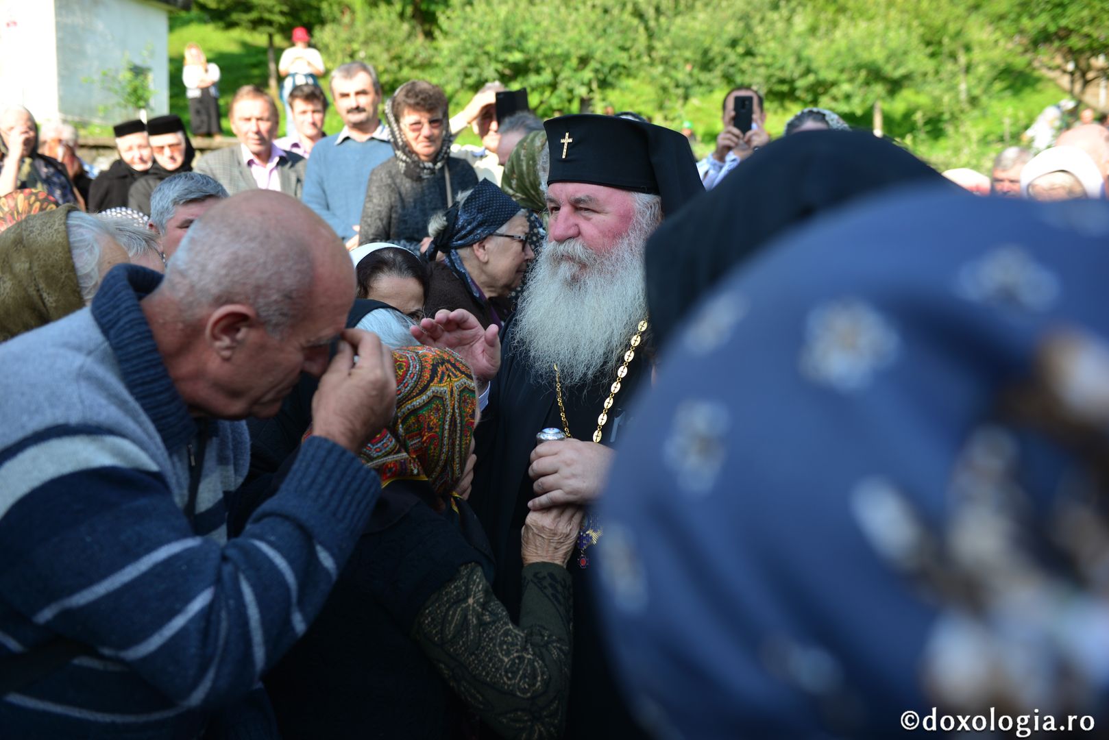foto: Adrian Sârbu Slujbă arhierească la Mănăstirea Sihla - IPS Mitropolit Ioan: „Ce fericiți au fost că au gustat din lumina taborică”