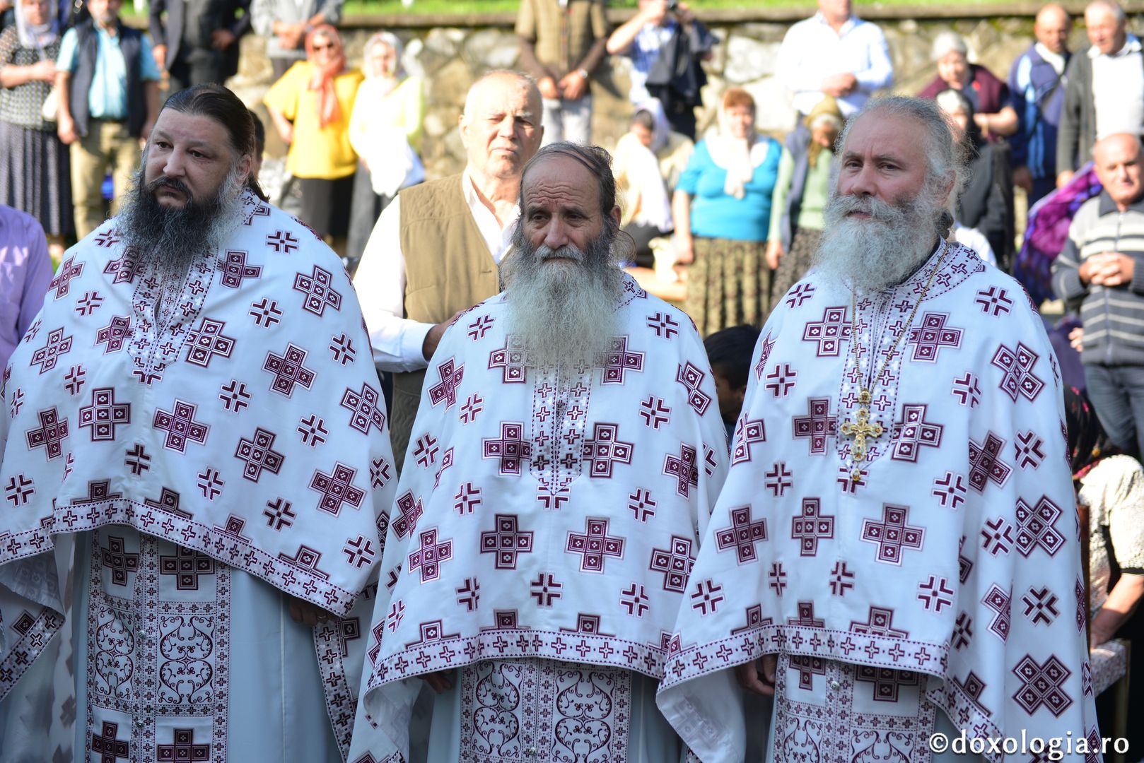 foto: Adrian Sârbu Slujbă arhierească la Mănăstirea Sihla - IPS Mitropolit Ioan: „Ce fericiți au fost că au gustat din lumina taborică”
