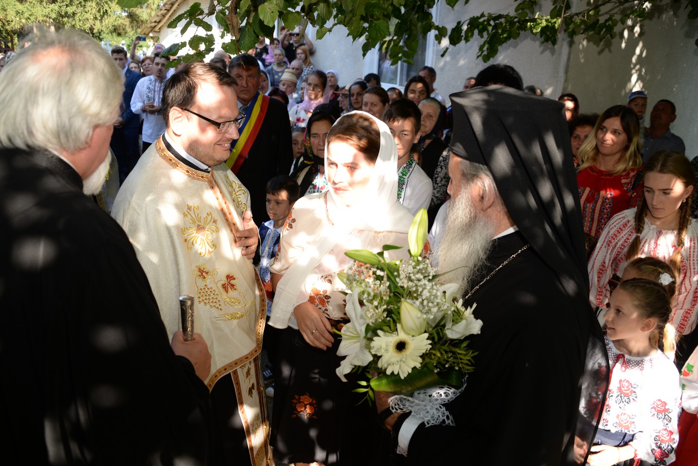 IPS Mitropolit Teofan a sfințit altarul de vară al Parohiei Poienița: a fost prima vizită a ierarhului în această localitate