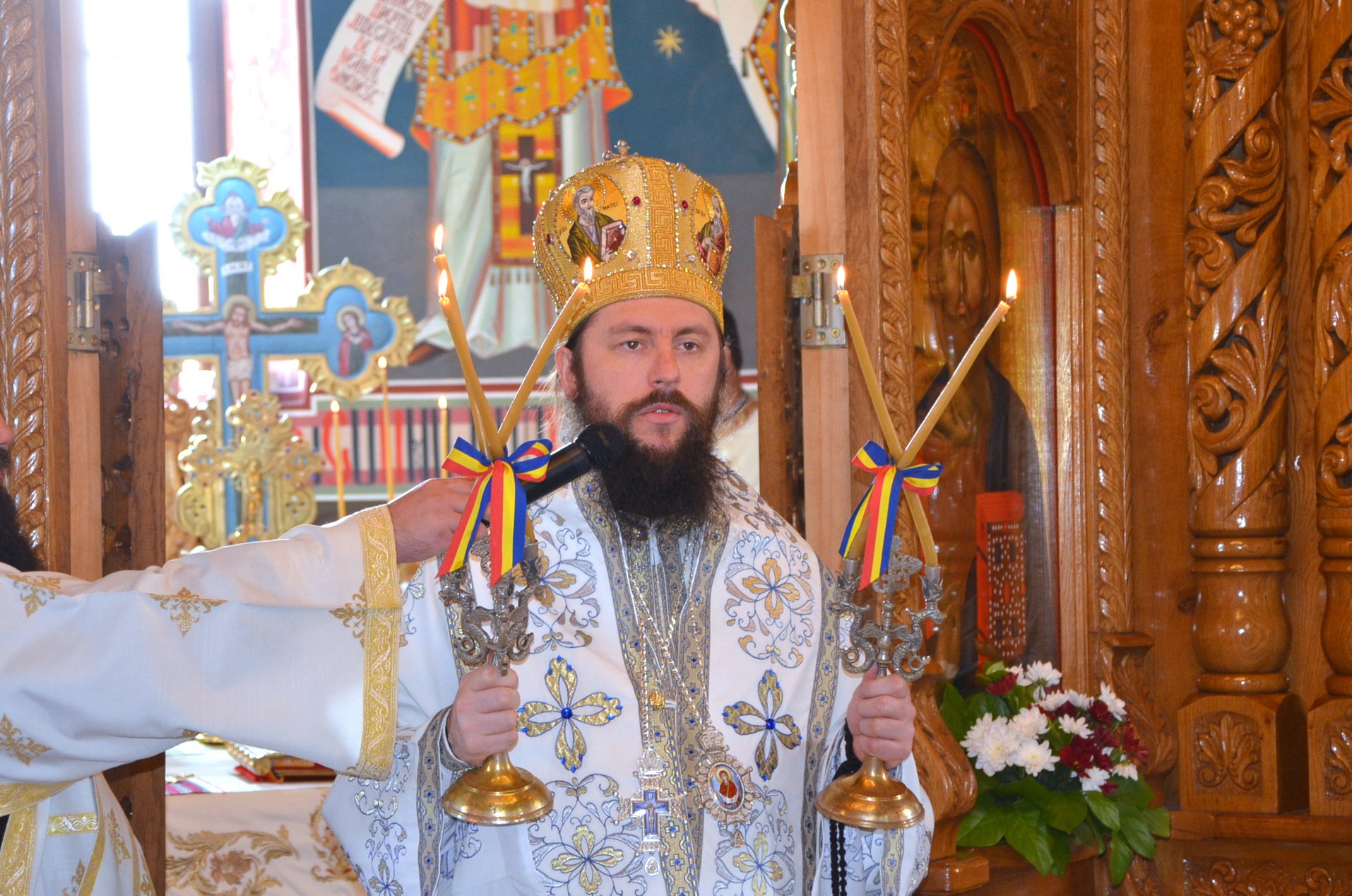 Slujbă arhierească în Parohia Forăști: „Evanghelia nu e ca o carte de istorie”