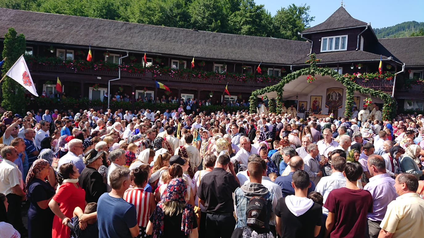Sărbătoarea Schimbării la Faţă în două mănăstiri moldave