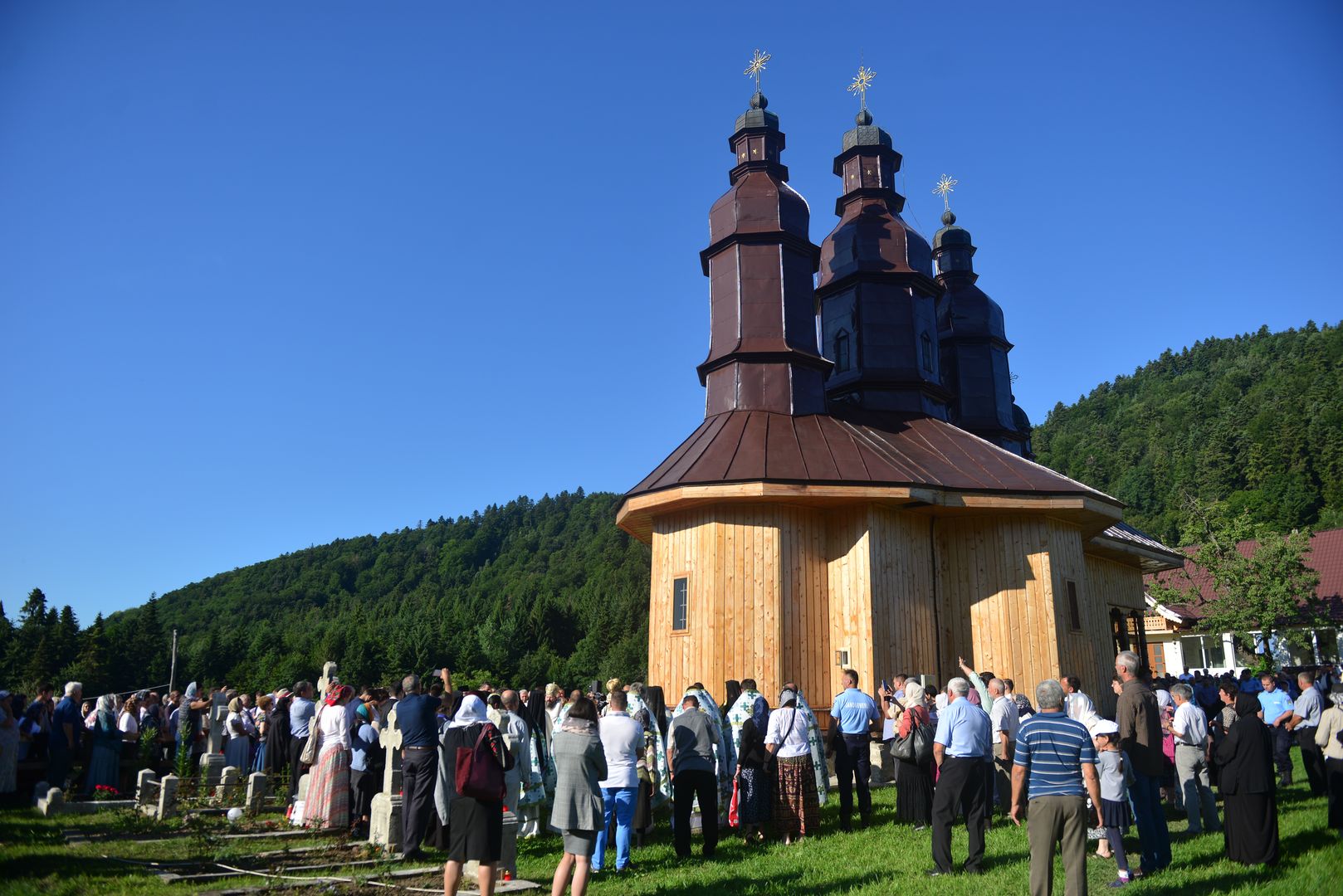 Biserica Schitului Pocrov - Neamț a fost resfinţită