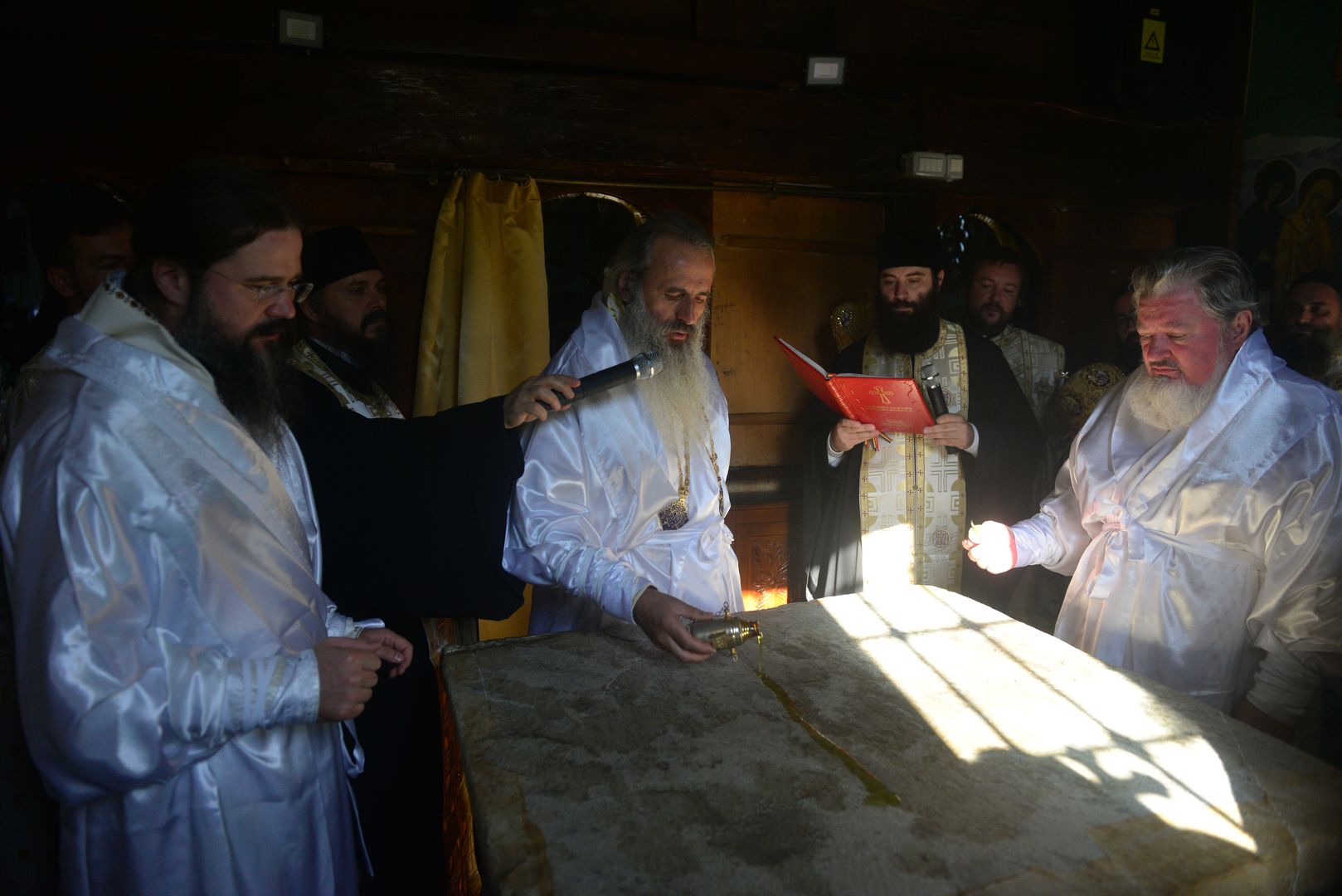 Biserica Schitului Pocrov - Neamț a fost resfinţită