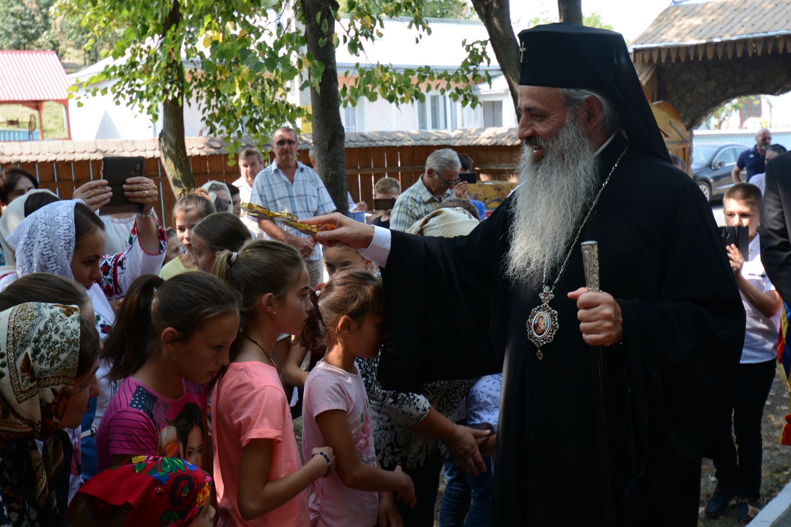 IPS Părinte Teofan în vizită pastorală la parohiile din județul Botoșani