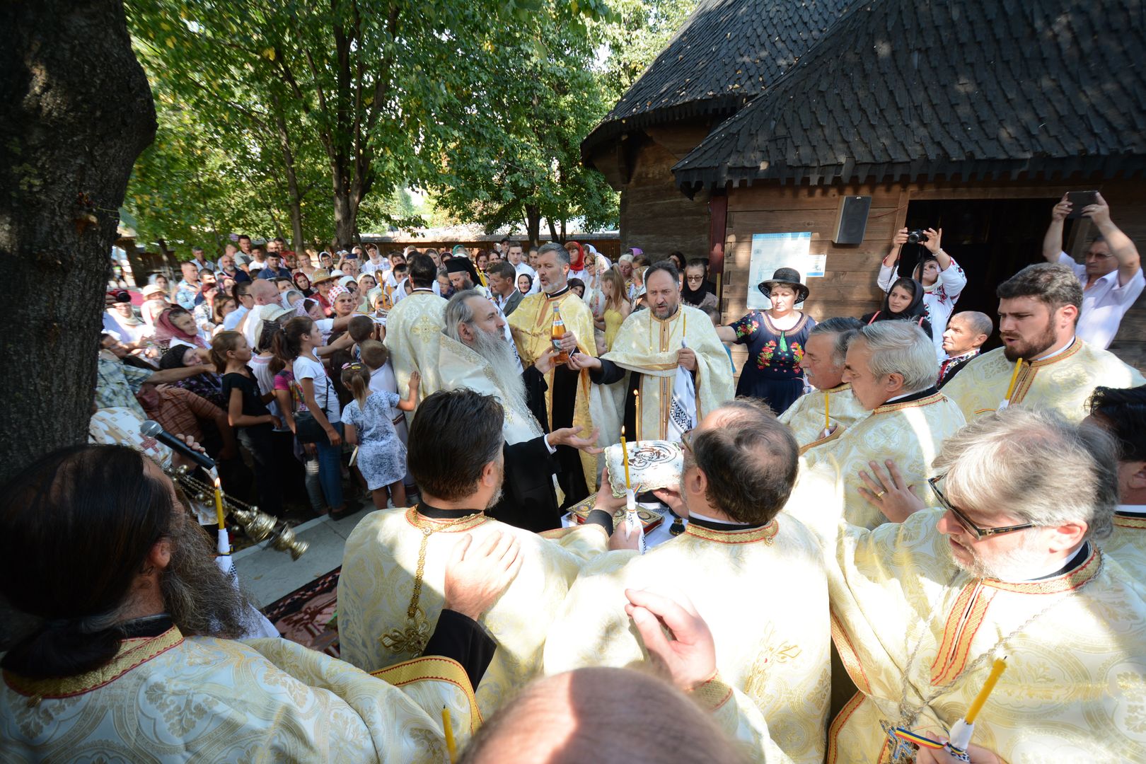 IPS Părinte Teofan în vizită pastorală la parohiile din județul Botoșani