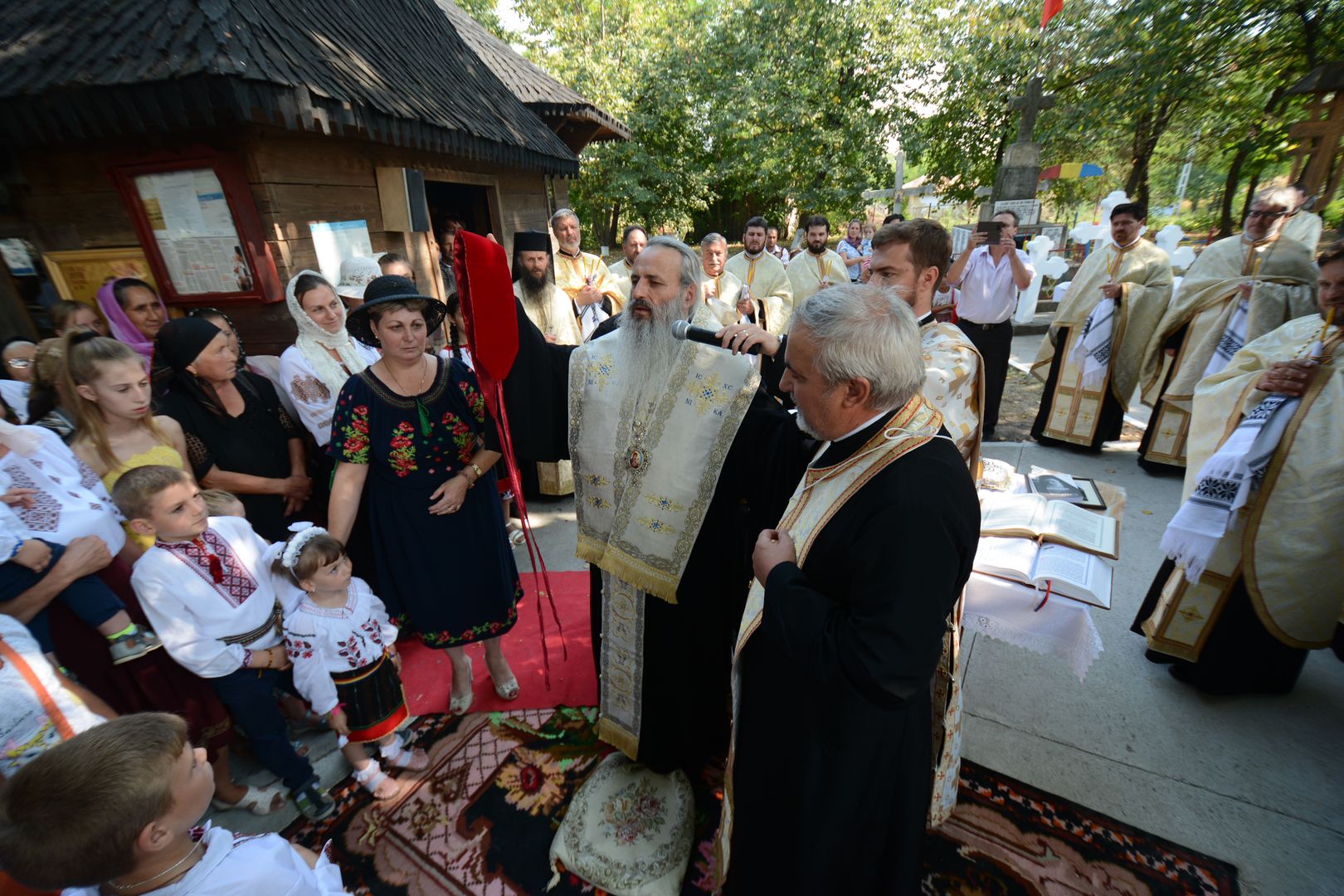 IPS Părinte Teofan în vizită pastorală la parohiile din județul Botoșani