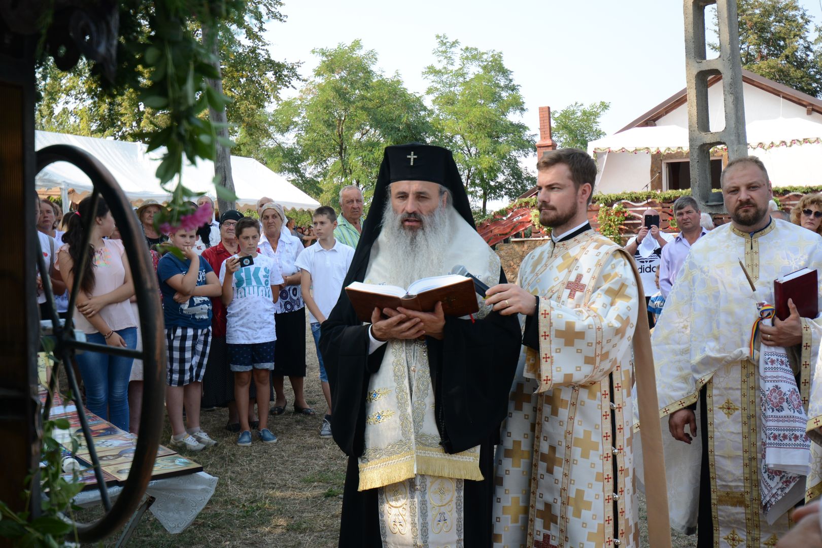 IPS Părinte Teofan în vizită pastorală la parohiile din județul Botoșani