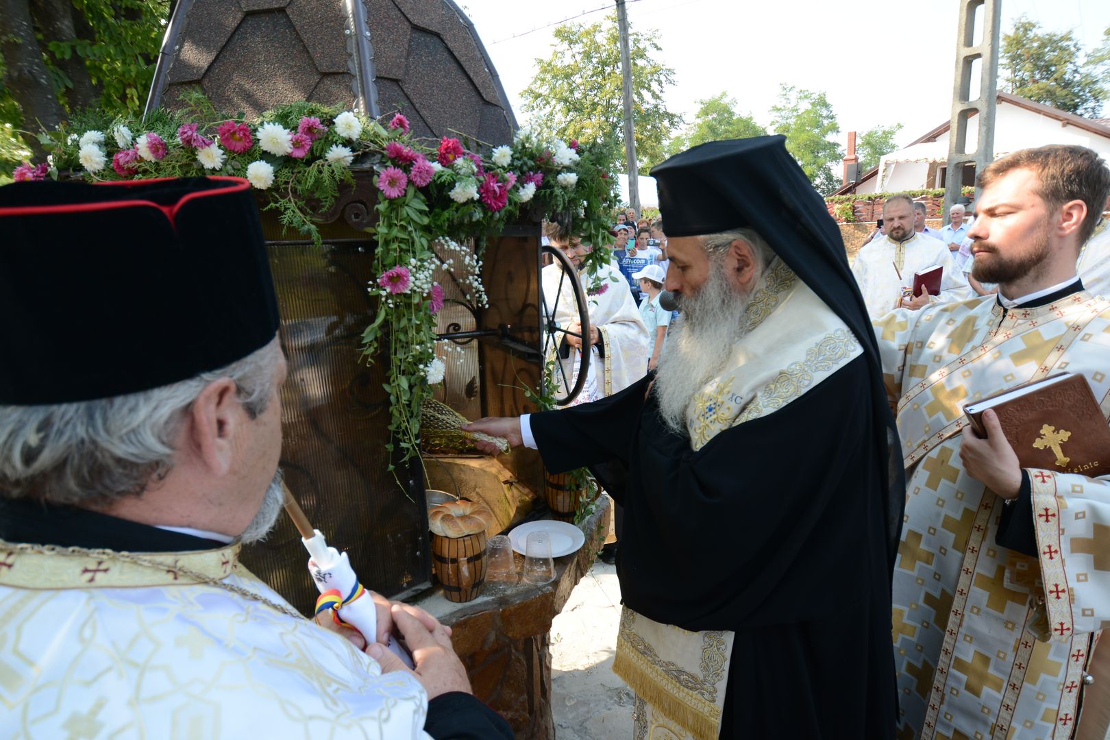 IPS Părinte Teofan în vizită pastorală la parohiile din județul Botoșani