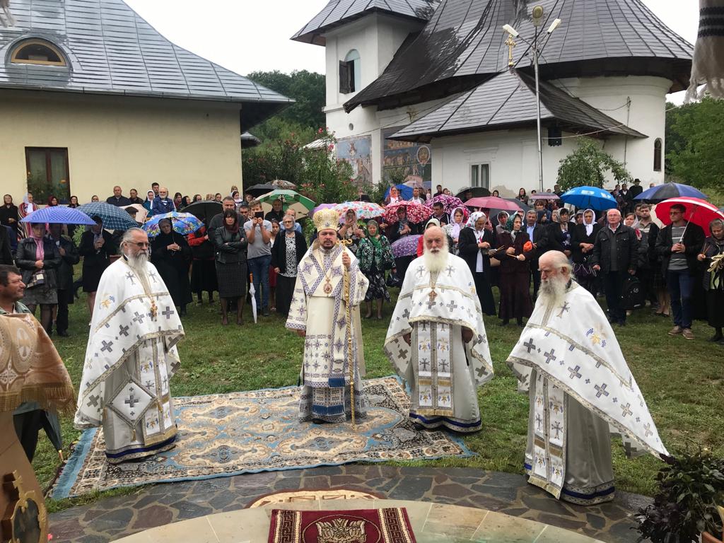 „Maica Domnului este maica noastră, a tuturor!” – PS Veniamin la hramul Mănăstirii Cozancea