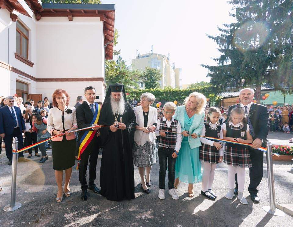 Binecuvântare arhierească pentru elevii ieşeni la început de an şcolar: „Şcoala românească are nevoie imensă de cerul credinţei, de lumina rugăciunii“