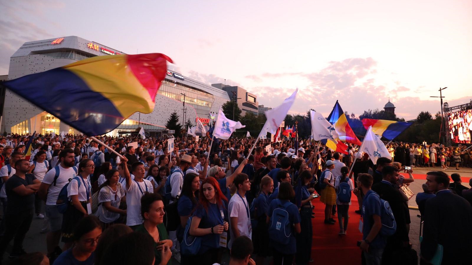 A început ITO 2019 în Cetatea Băniei – „Un Potir al bucuriei” format din 4.000 de tineri A început ITO 2019 în Cetatea Băniei – „Un Potir al bucuriei” format din 4.000 de tineri