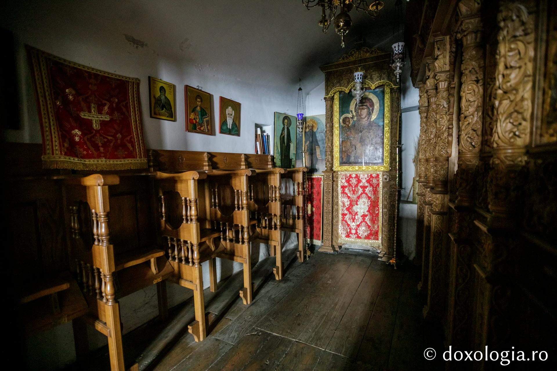 Peștera Sfântului Atanasie Athonitul