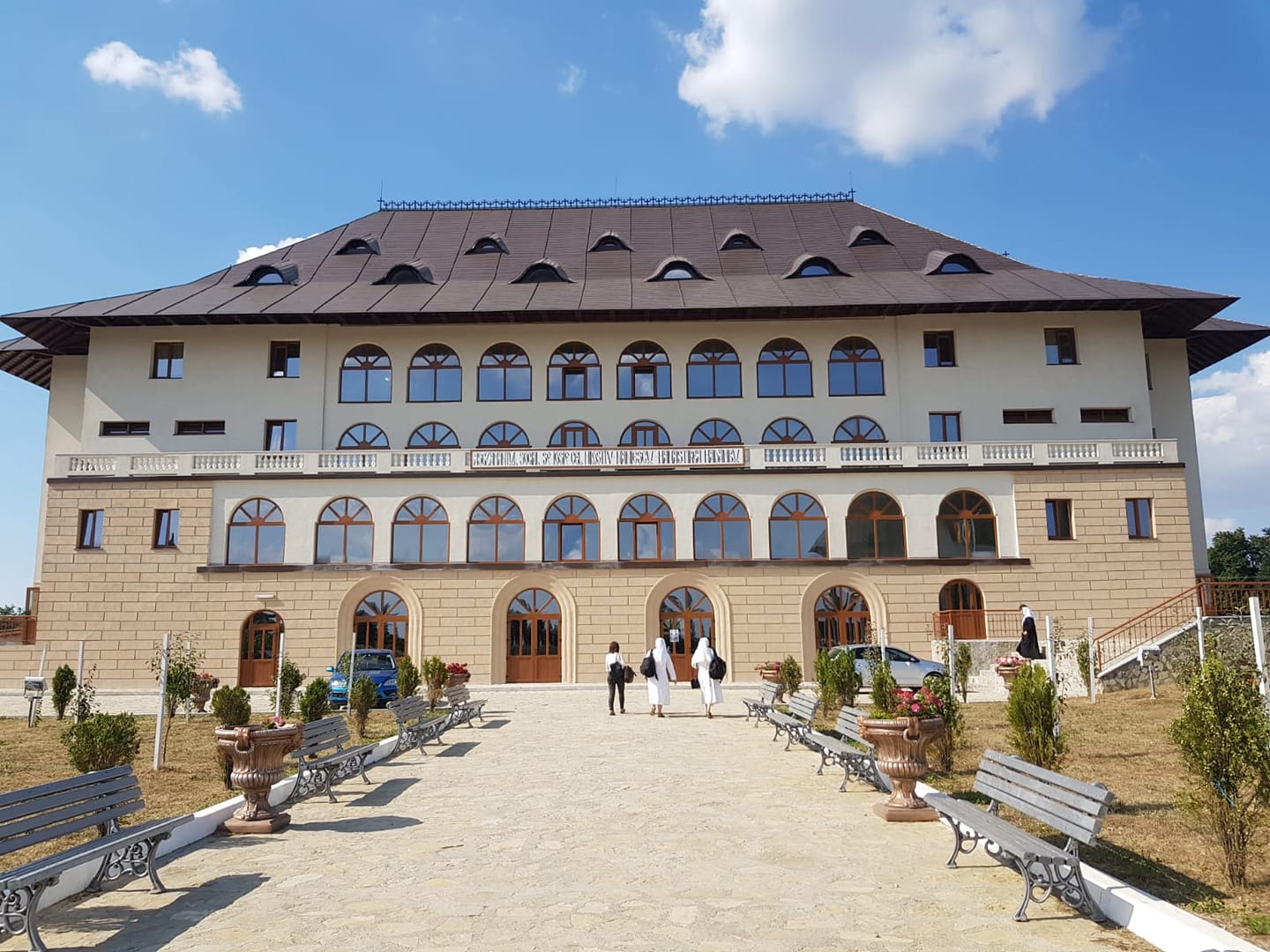 Şcoală de vară în asistenţă socială la Mănăstirea Hadâmbu, eveniment aflat la cea de-a doua ediţie Şcoală de vară în asistenţă socială la Mănăstirea Hadâmbu, eveniment aflat la cea de-a doua ediţie