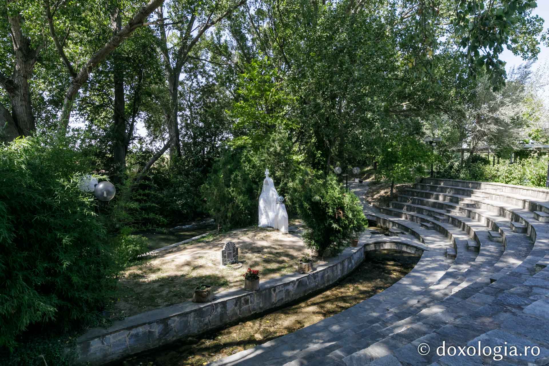 Pelerin pe urmele Sfântului Apostol Pavel – Baptisteriul Sfintei Lidia din Filipi, Grecia / Foto: Pr. Silviu Cluci Baptisteriul Sfintei Lidia din Filipi
