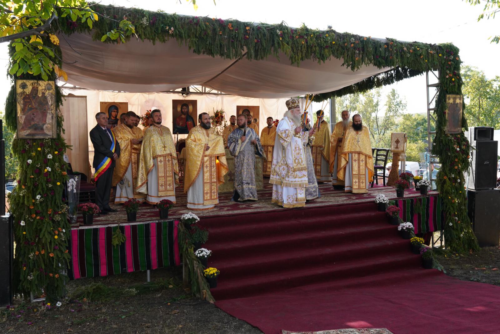 „Pridvorul cerului”  din Coștiugeni - Botoșani, în straie luminoase de sfințire