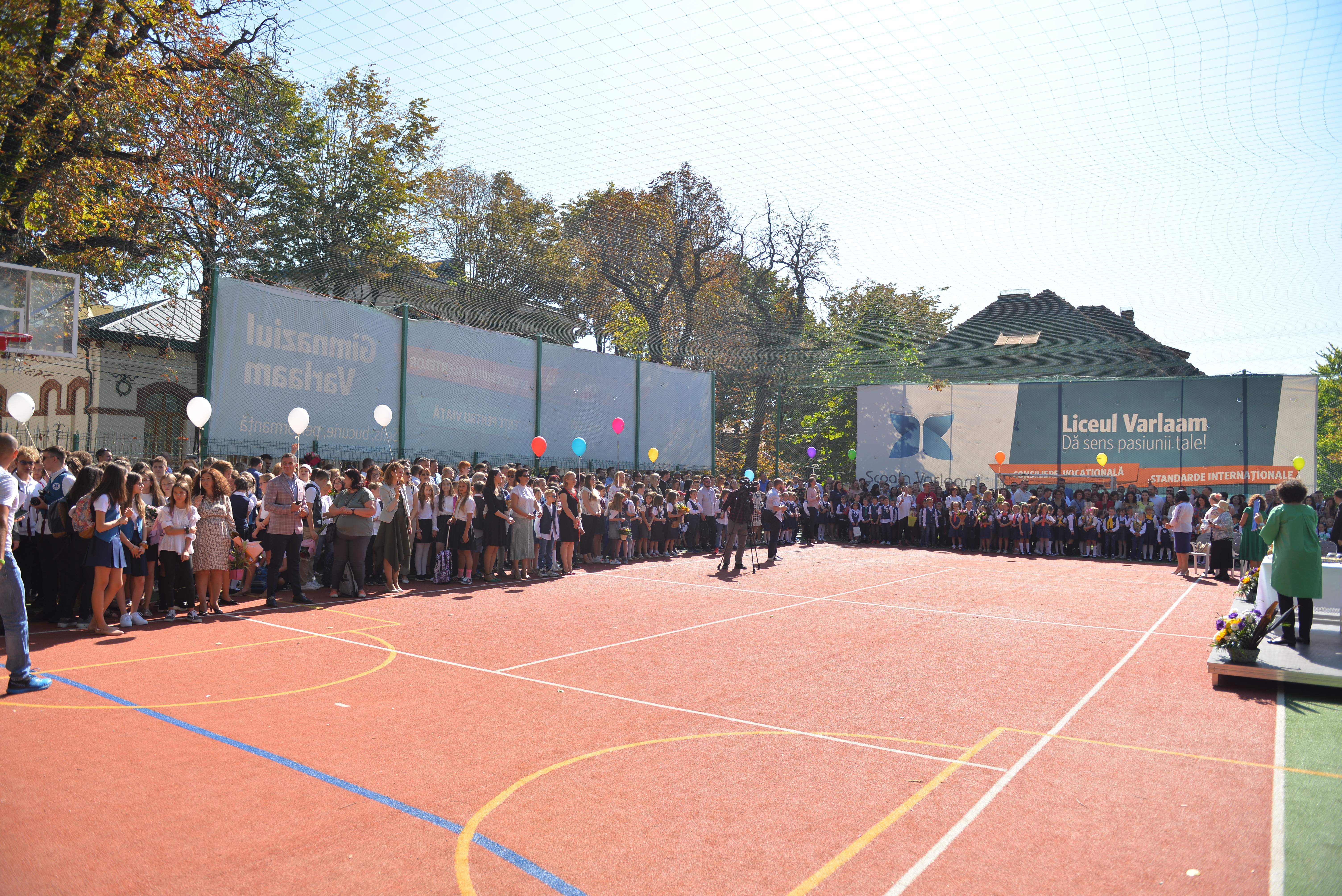 Binecuvântare arhierească pentru elevii ieşeni la început de an şcolar: „Şcoala românească are nevoie imensă de cerul credinţei, de lumina rugăciunii“