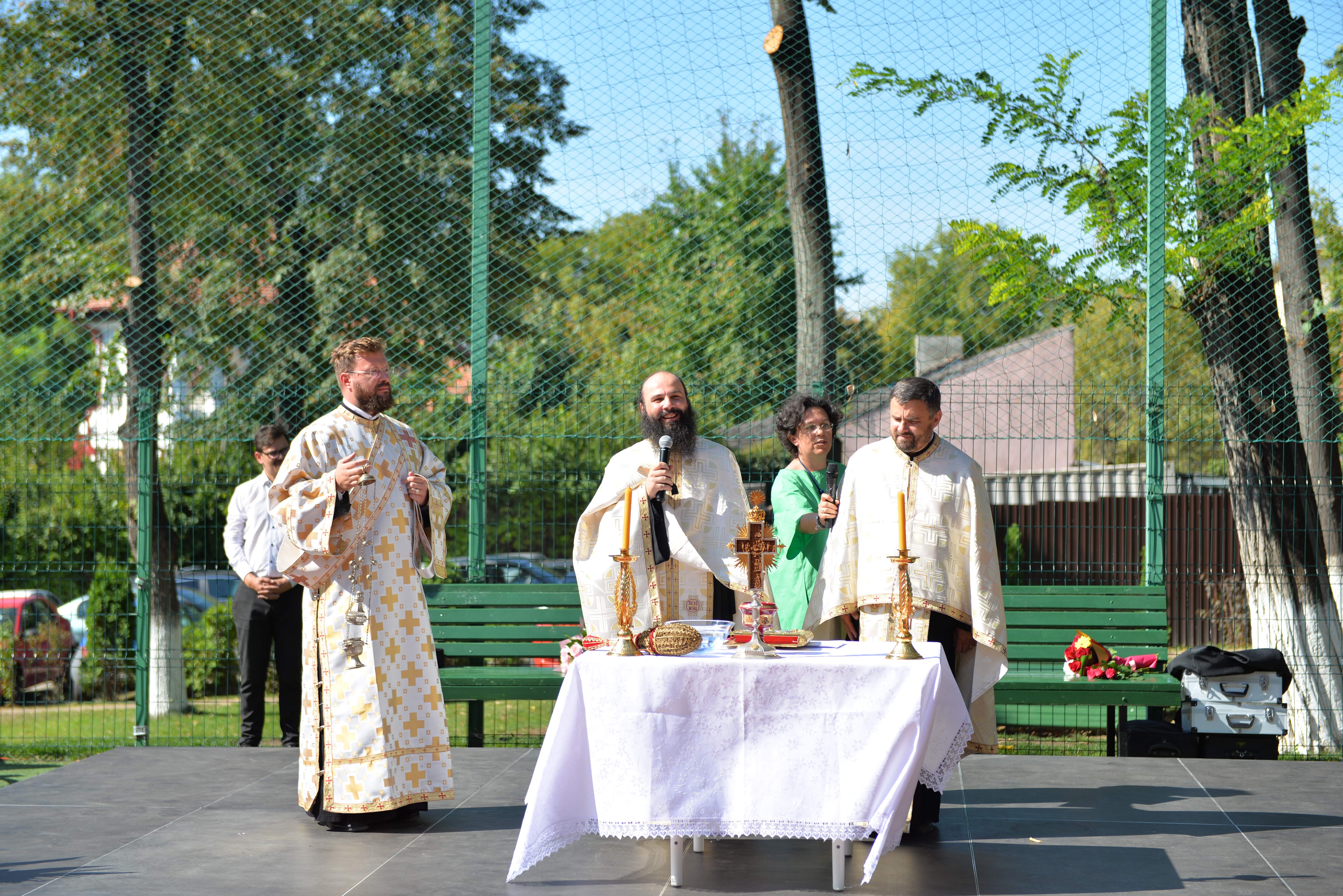 Binecuvântare arhierească pentru elevii ieşeni la început de an şcolar: „Şcoala românească are nevoie imensă de cerul credinţei, de lumina rugăciunii“