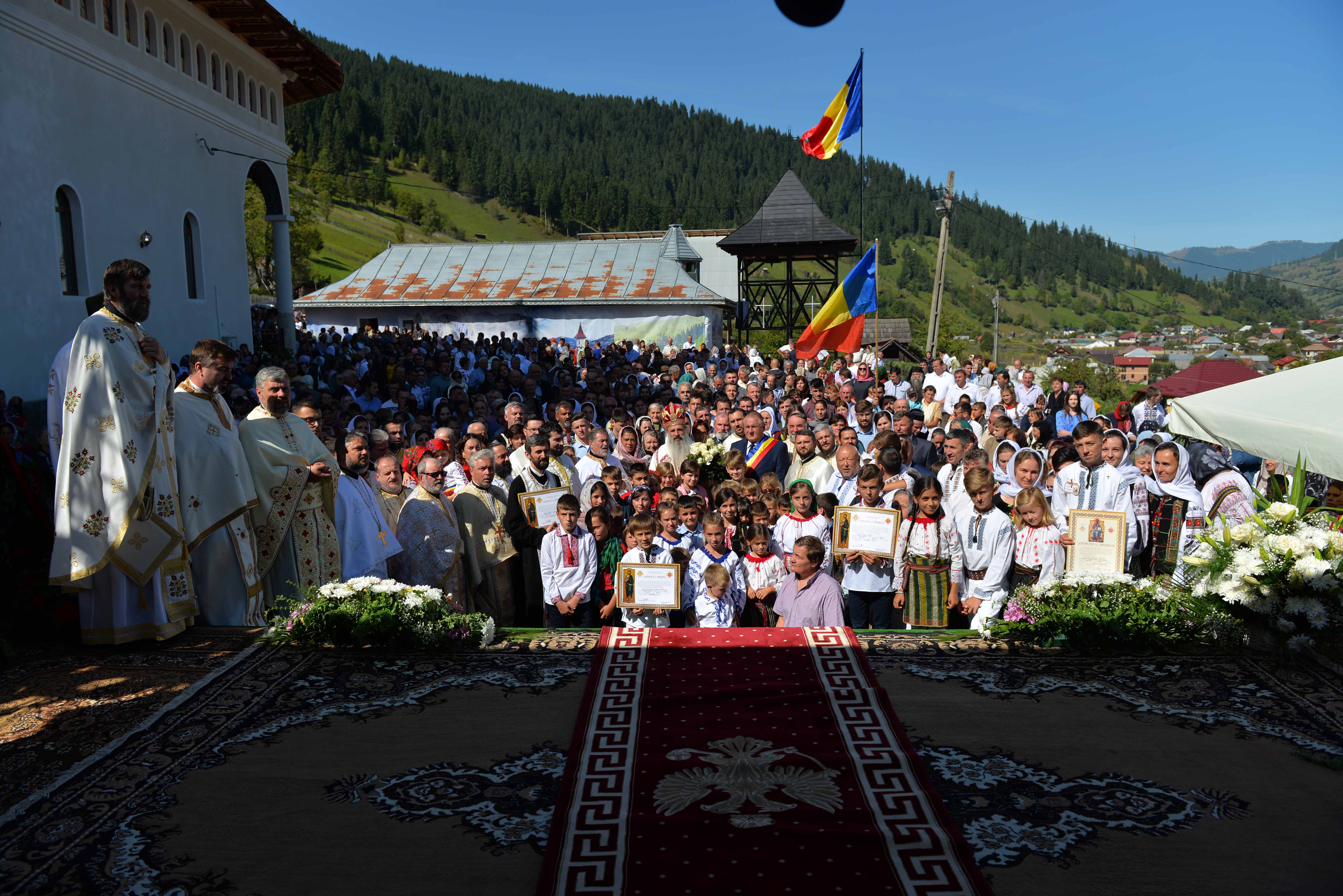 (Video) Sfințirea bisericii din Parohia Soci – Comuna Borca (Neamț)