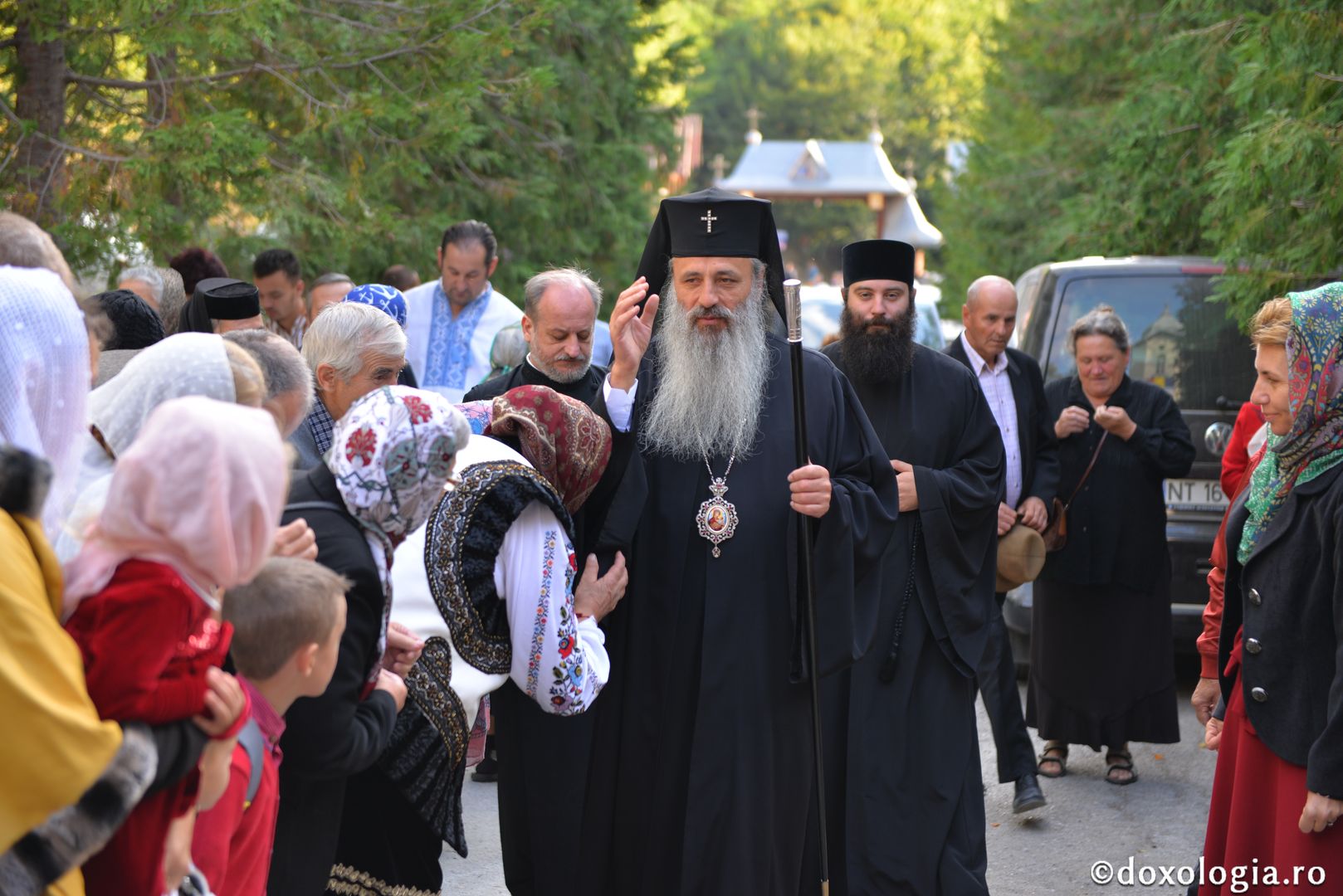 Slujbă arhierească la hramul Mănăstirii „Sfânta Cruce” din Brusturi – Neamț