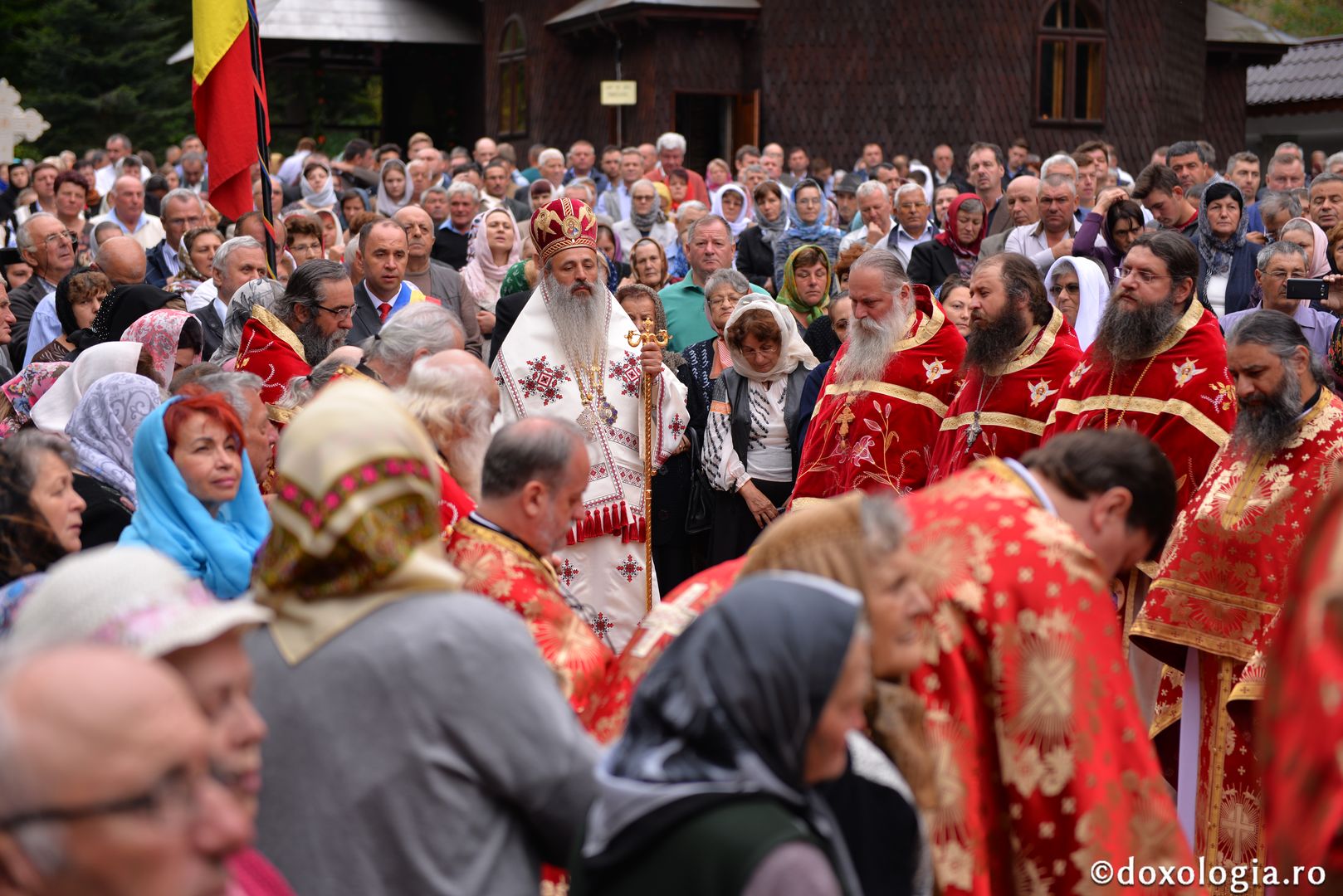 Slujbă arhierească la hramul Mănăstirii „Sfânta Cruce” din Brusturi – Neamț